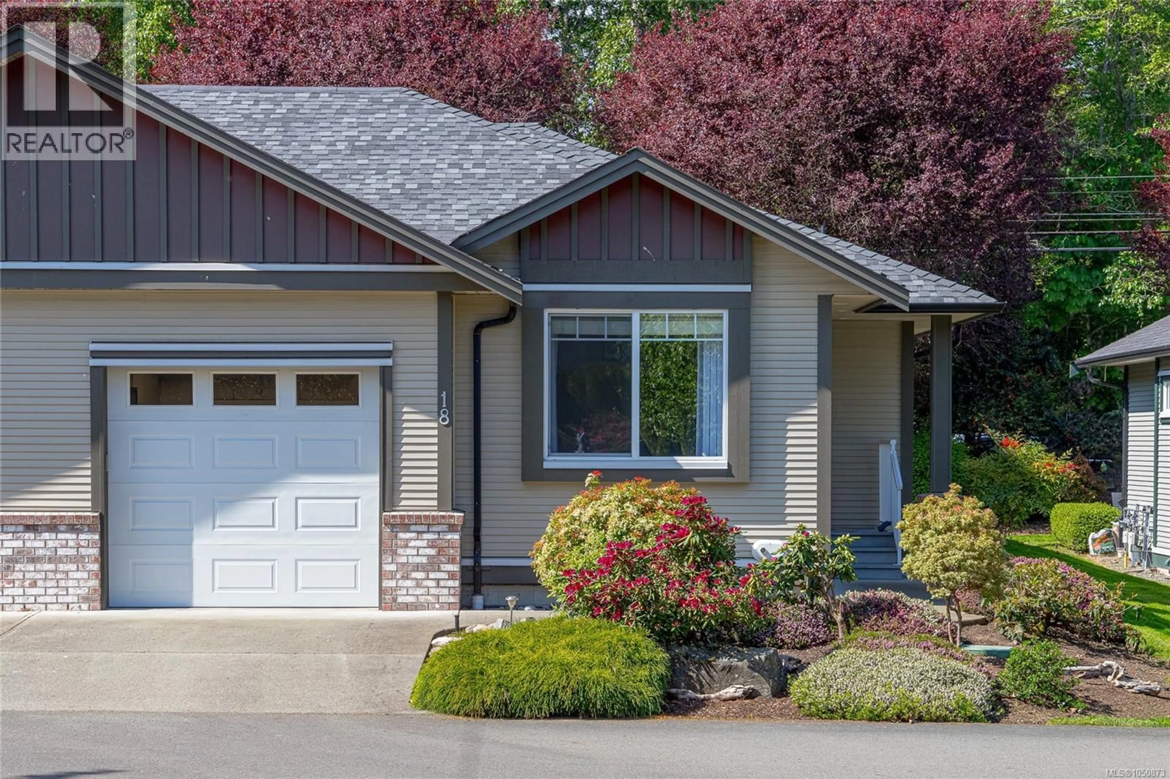 Home with vinyl exterior material, street for 18 - 3110 COOK STREET, Chemainus British Columbia V0R1K2