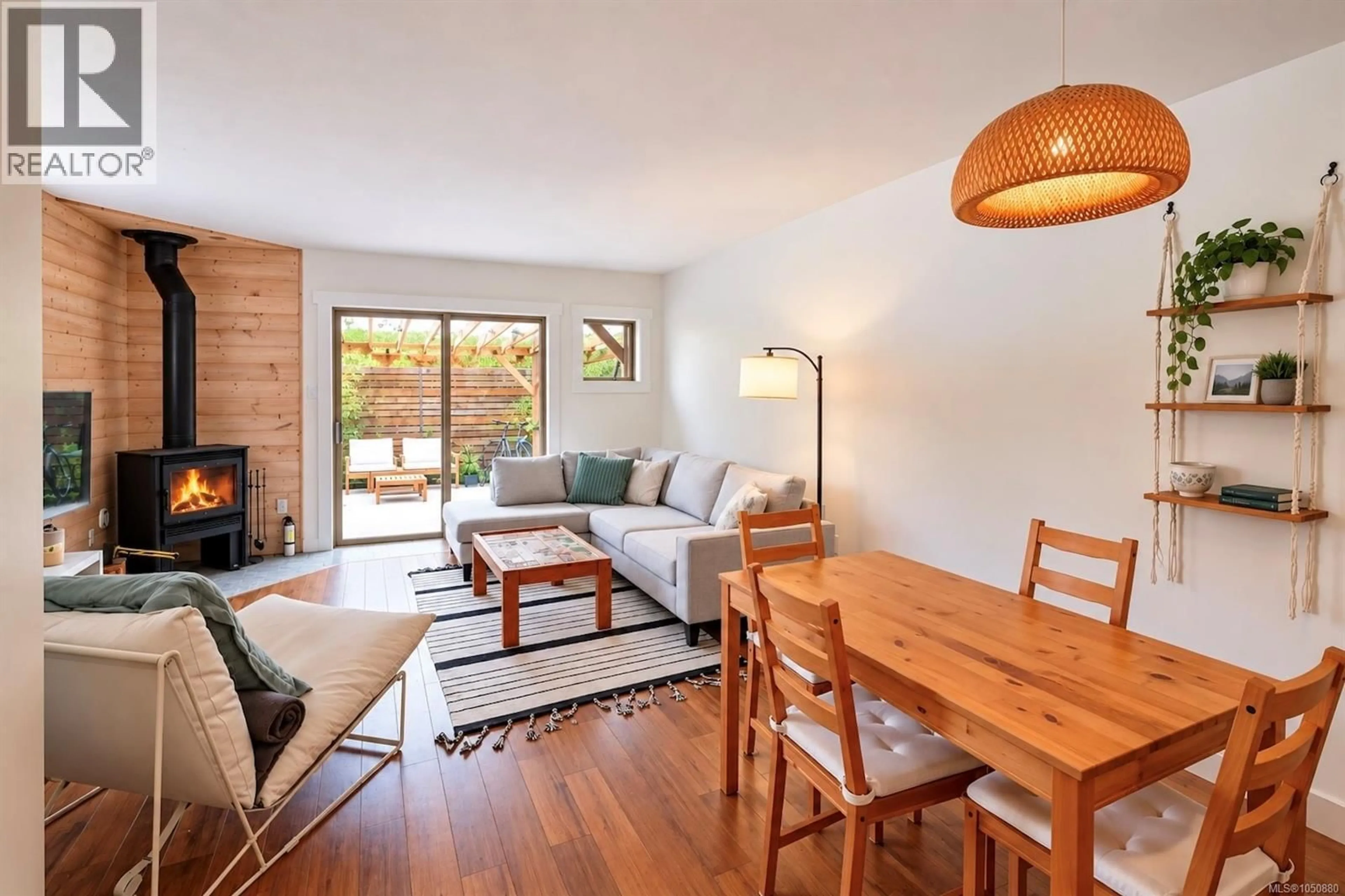 Living room with furniture, wood/laminate floor for 1 - 301 ARNET ROAD, Tofino British Columbia V0R2Z0