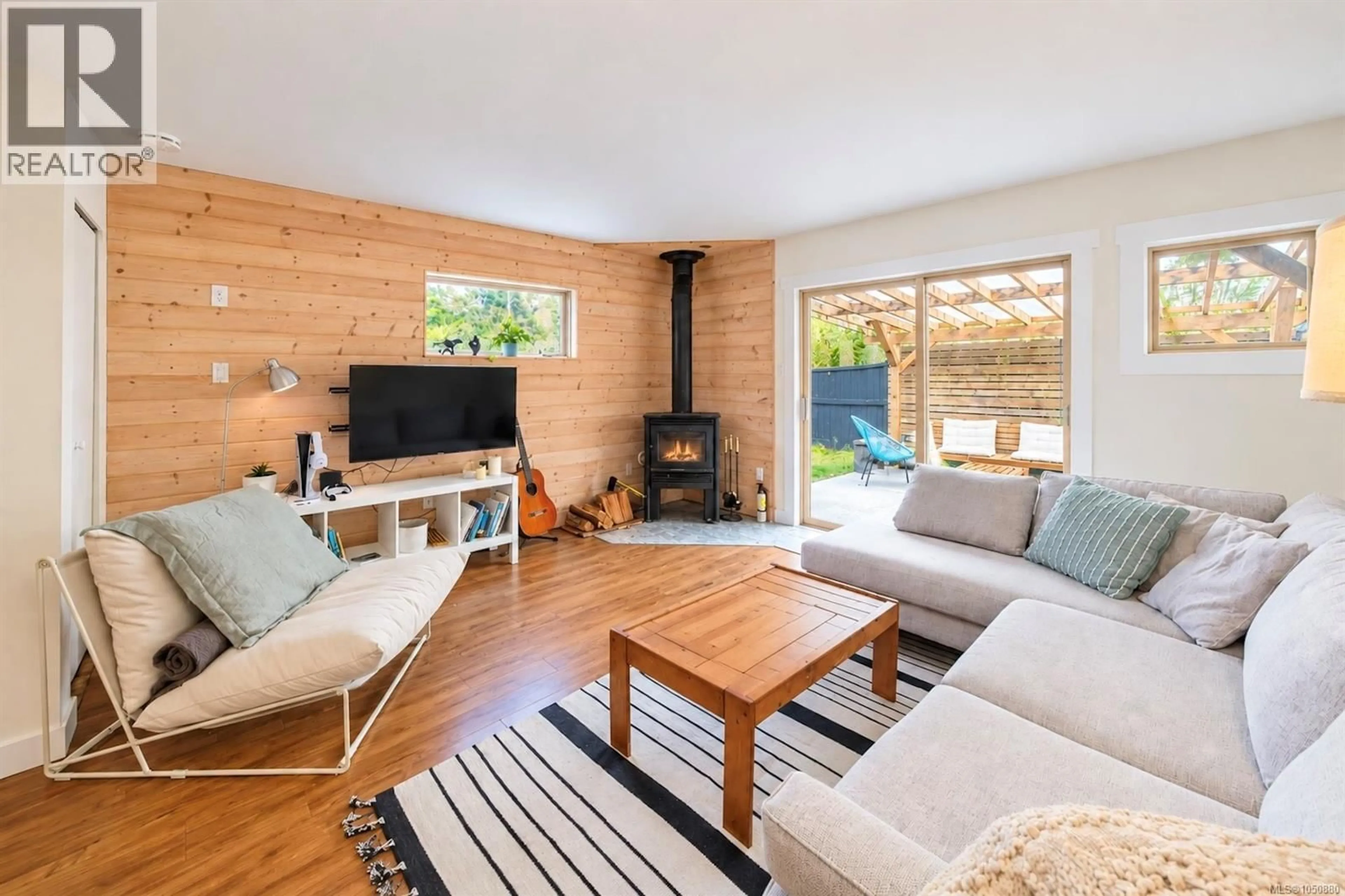 Living room with furniture, wood/laminate floor for 1 - 301 ARNET ROAD, Tofino British Columbia V0R2Z0