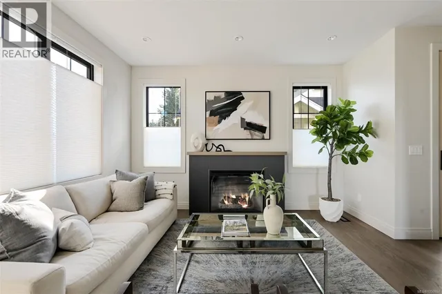 3 - 5032 WESLEY ROAD, Saanich 5