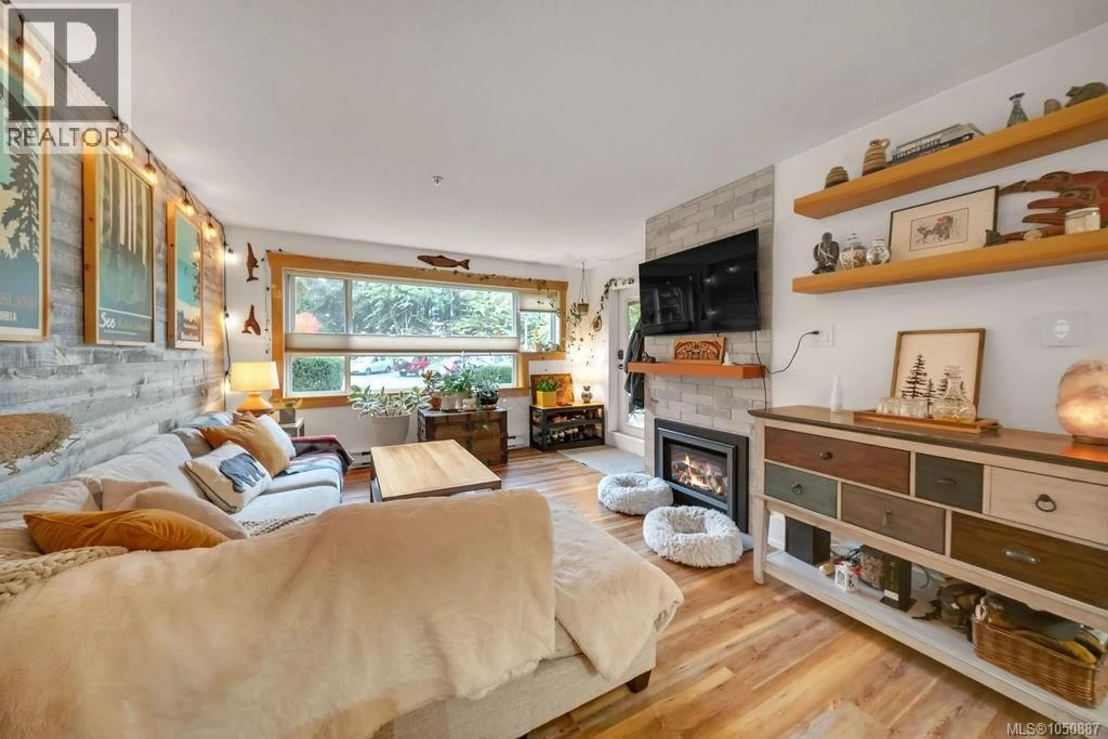 Living room with furniture, wood/laminate floor for 103 - 1685 ESTEVAN ROAD, Nanaimo British Columbia V9S5V9
