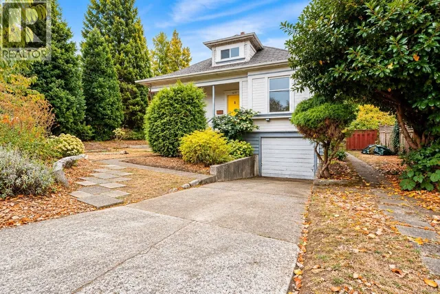 1215 QUEENS AVENUE, Victoria 1