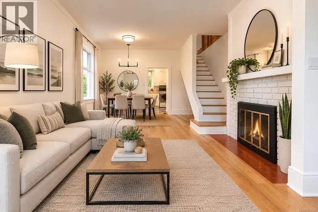 1215 QUEENS AVENUE, Victoria 3