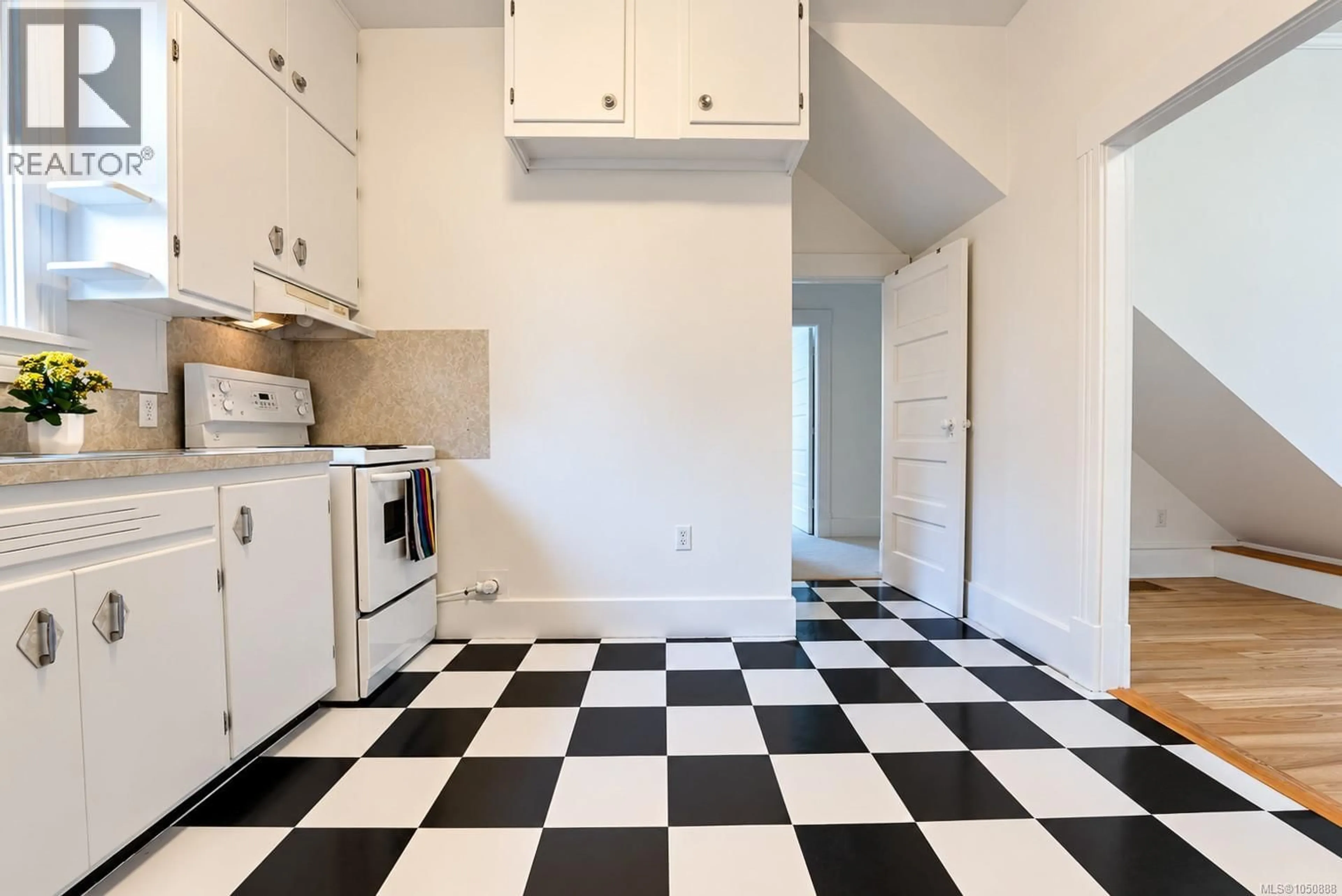 Standard kitchen, ceramic/tile floor for 1215 QUEENS AVENUE, Victoria British Columbia V8T1N1
