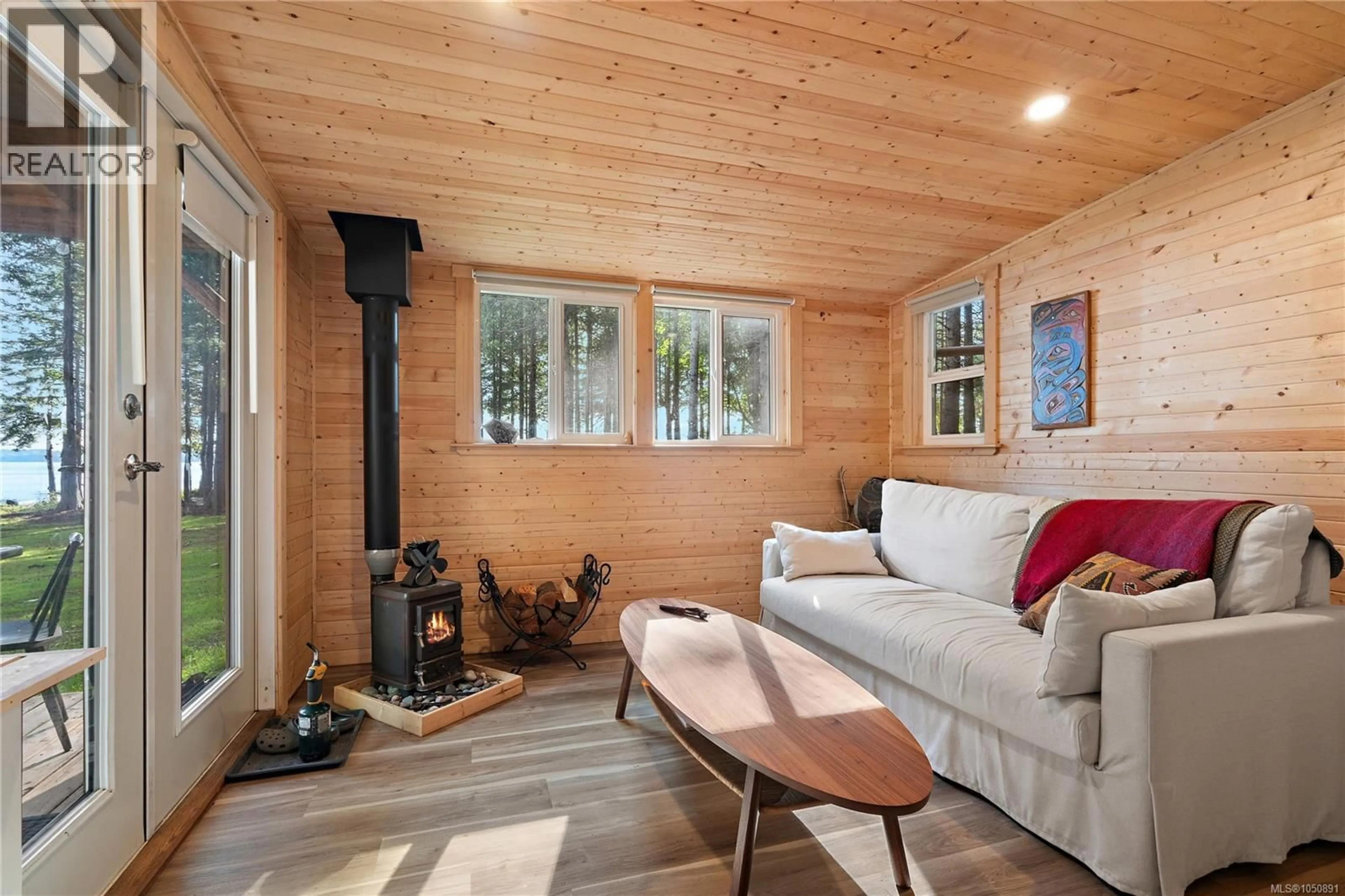 Living room with furniture, wood/laminate floor for 377 EVERGREEN LANE, Sidney Island British Columbia V8L5Y9