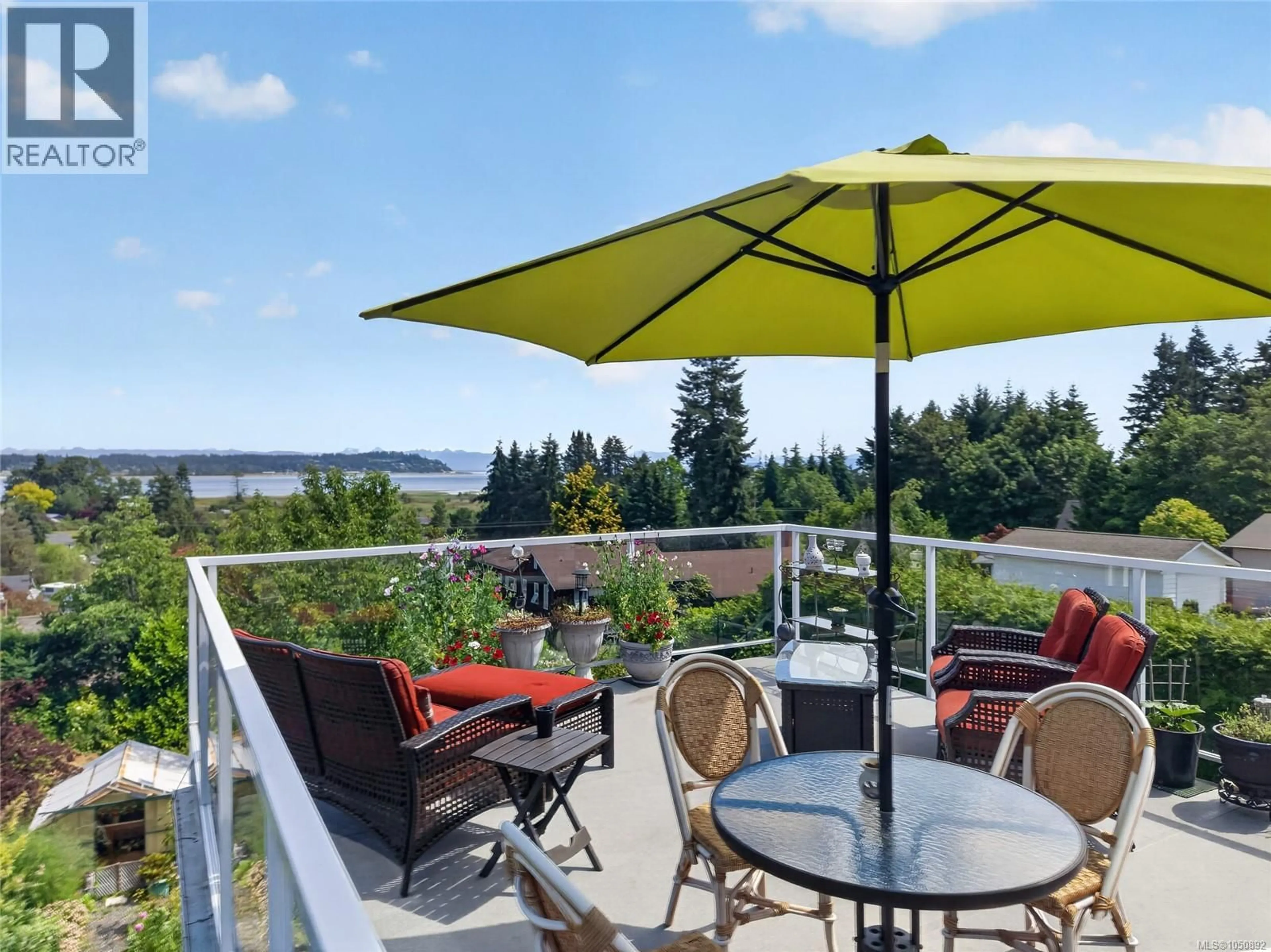 Patio, water/lake/river/ocean view for 3798 LAUREL DRIVE, Royston British Columbia V0R2V0