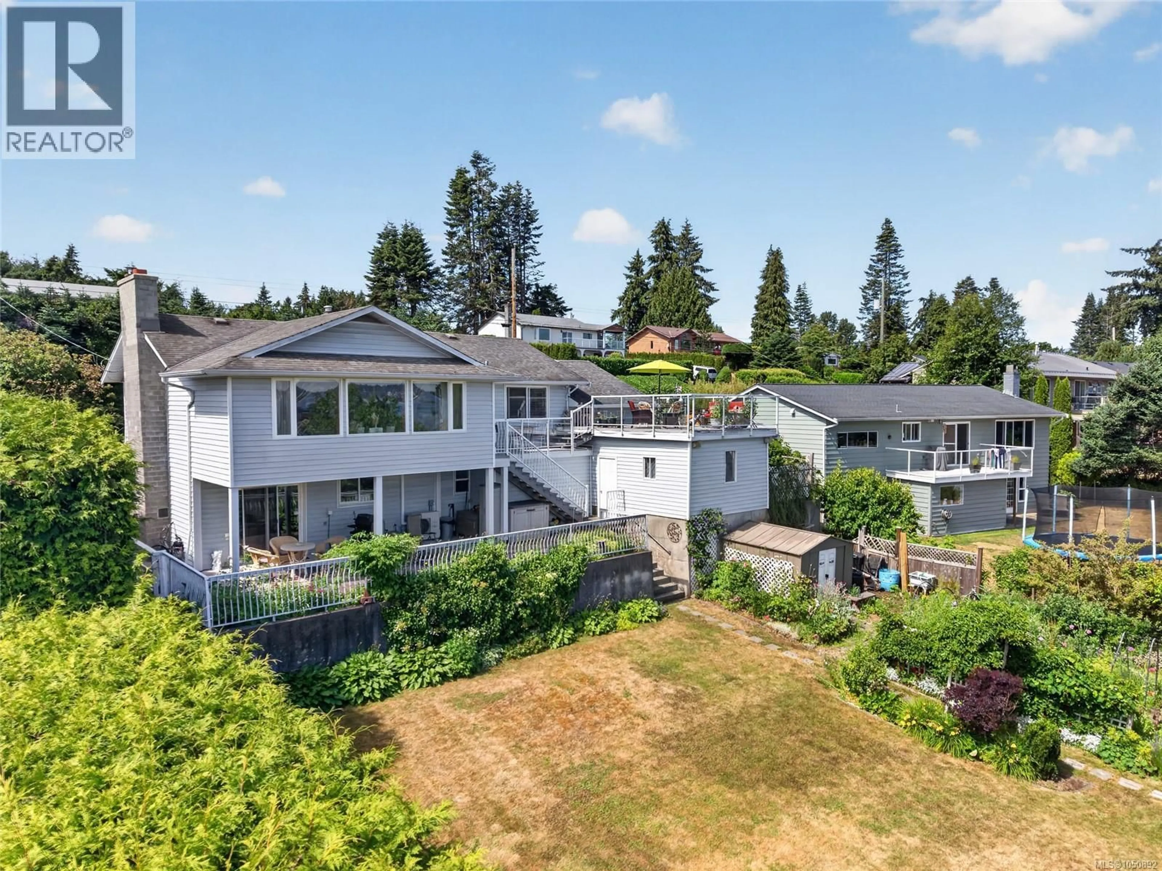 A pic from outside/outdoor area/front of a property/back of a property/a pic from drone, mountain view for 3798 LAUREL DRIVE, Royston British Columbia V0R2V0