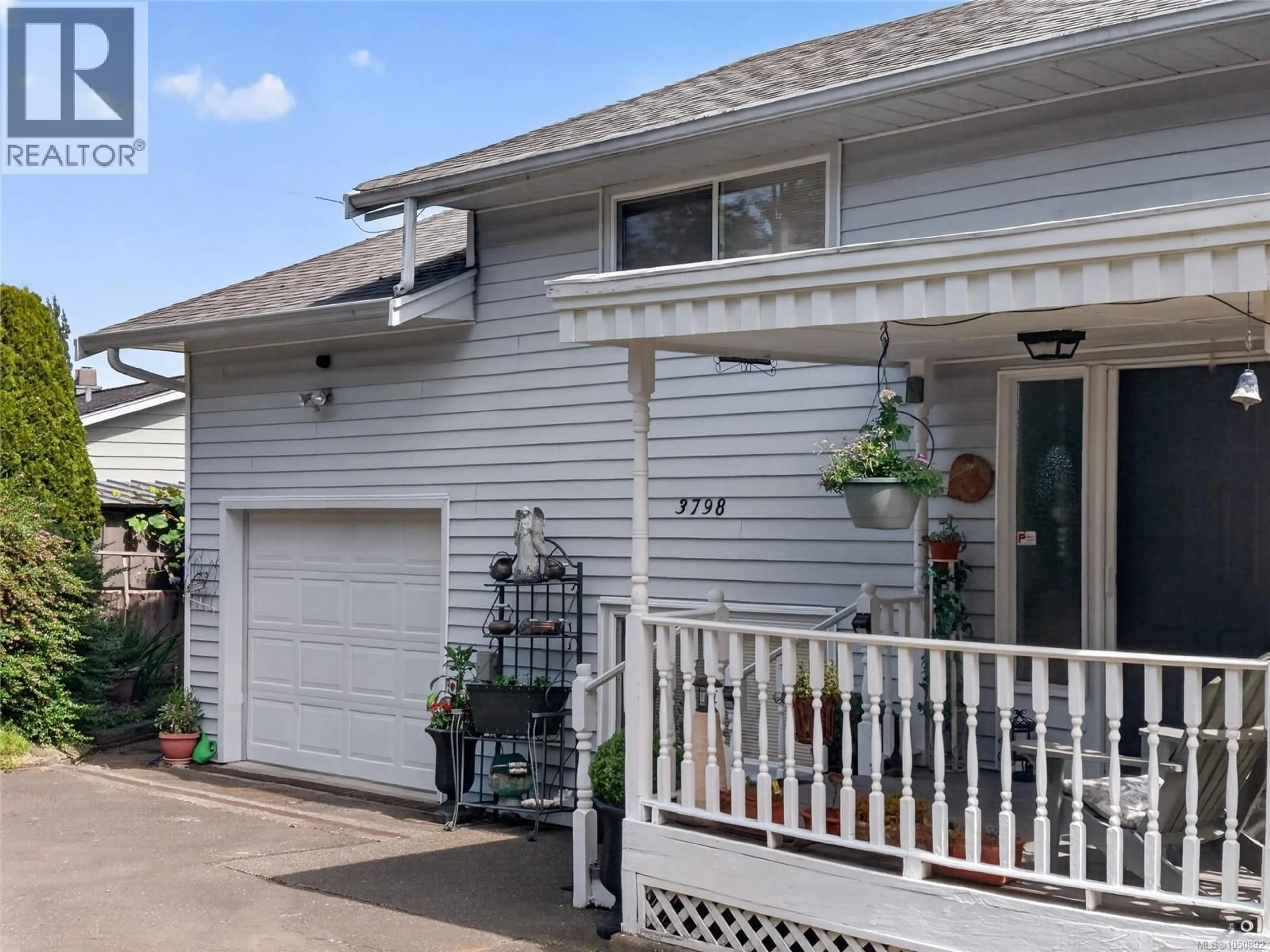 Home with vinyl exterior material, street for 3798 LAUREL DRIVE, Royston British Columbia V0R2V0