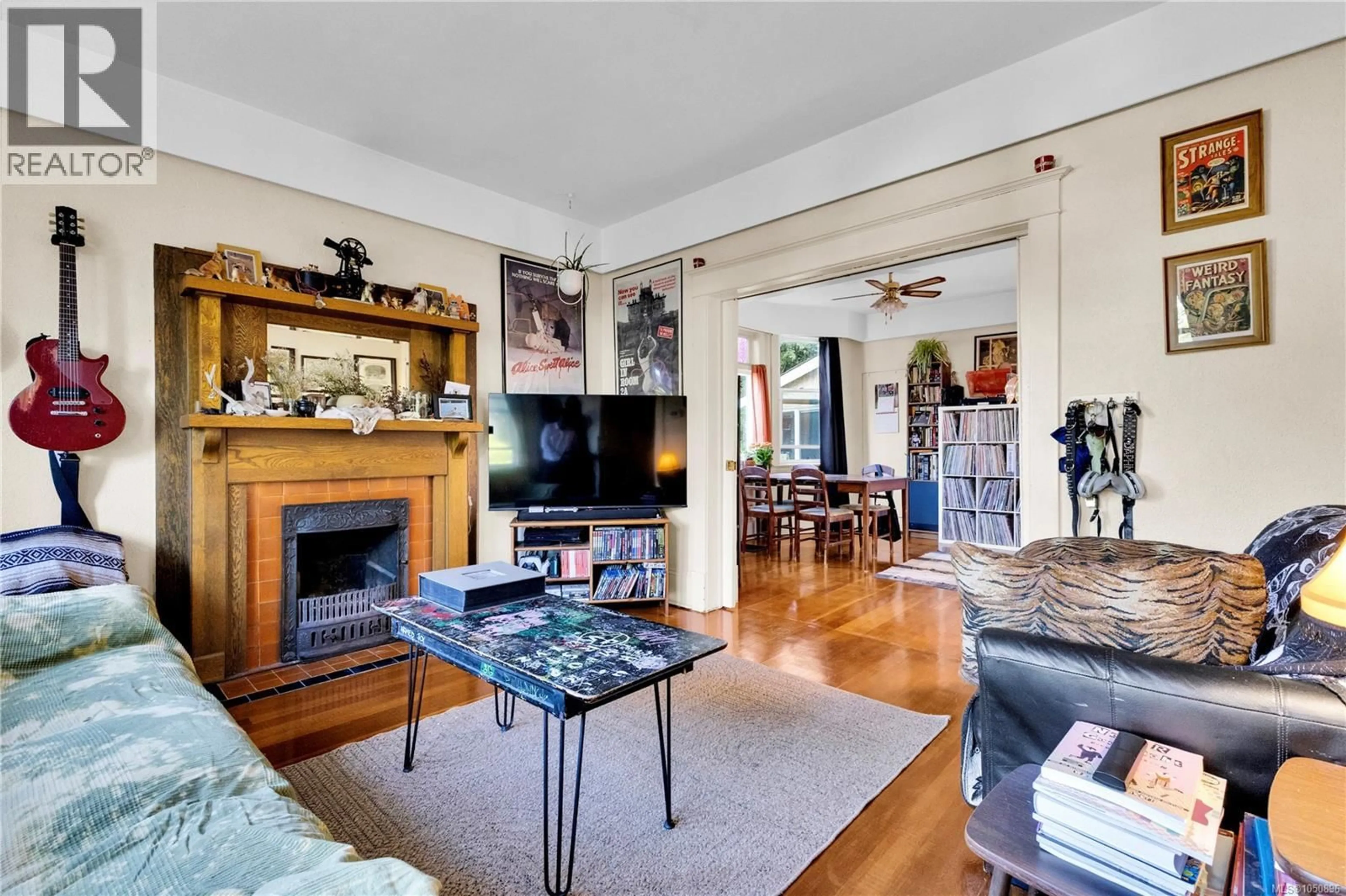 Living room with furniture, unknown for 2726 PRIOR STREET, Victoria British Columbia V8T3Y1