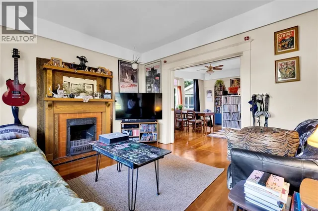 2726 PRIOR STREET, Victoria 2