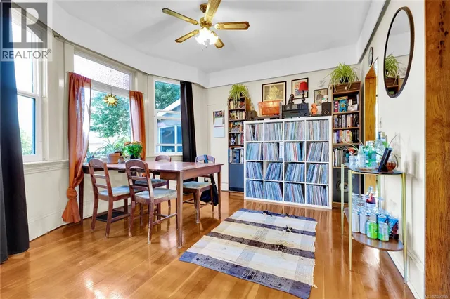 2726 PRIOR STREET, Victoria 3