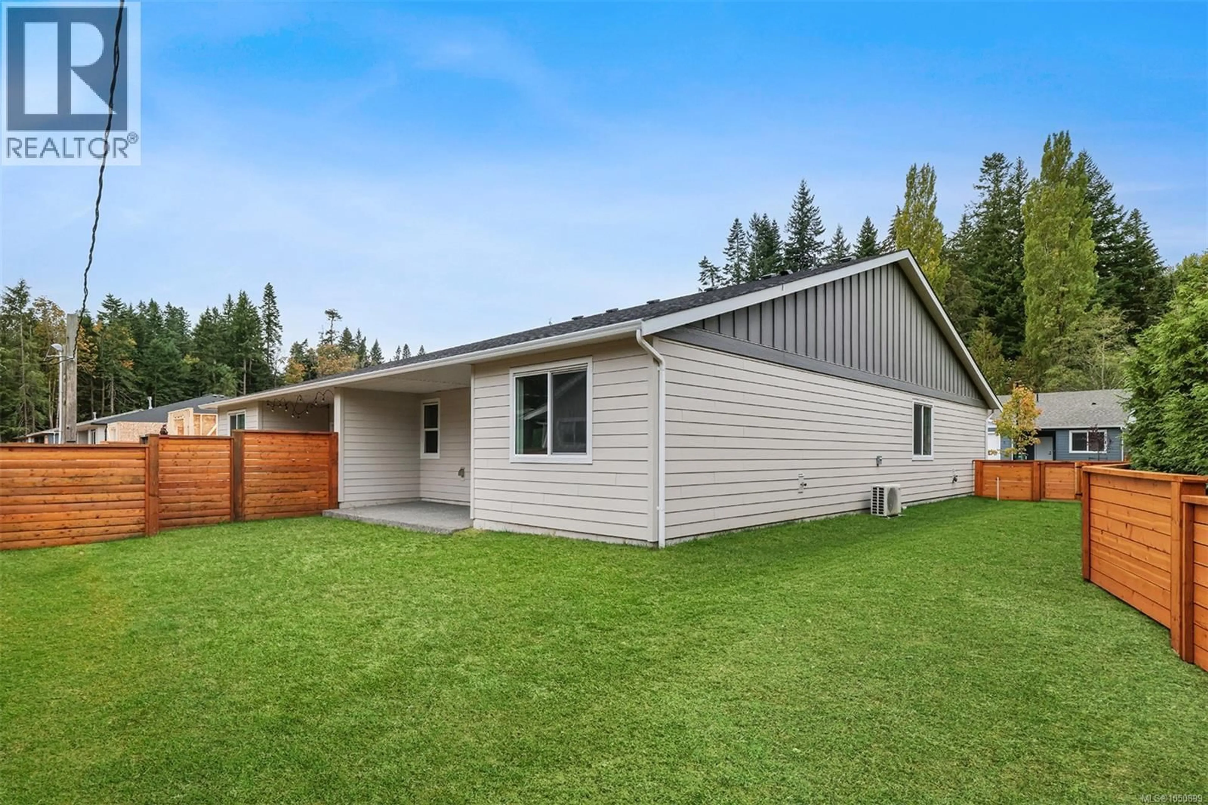 Home with vinyl exterior material, mountain view for 30 - 1505 CROATION ROAD, Campbell River British Columbia V9W0J7
