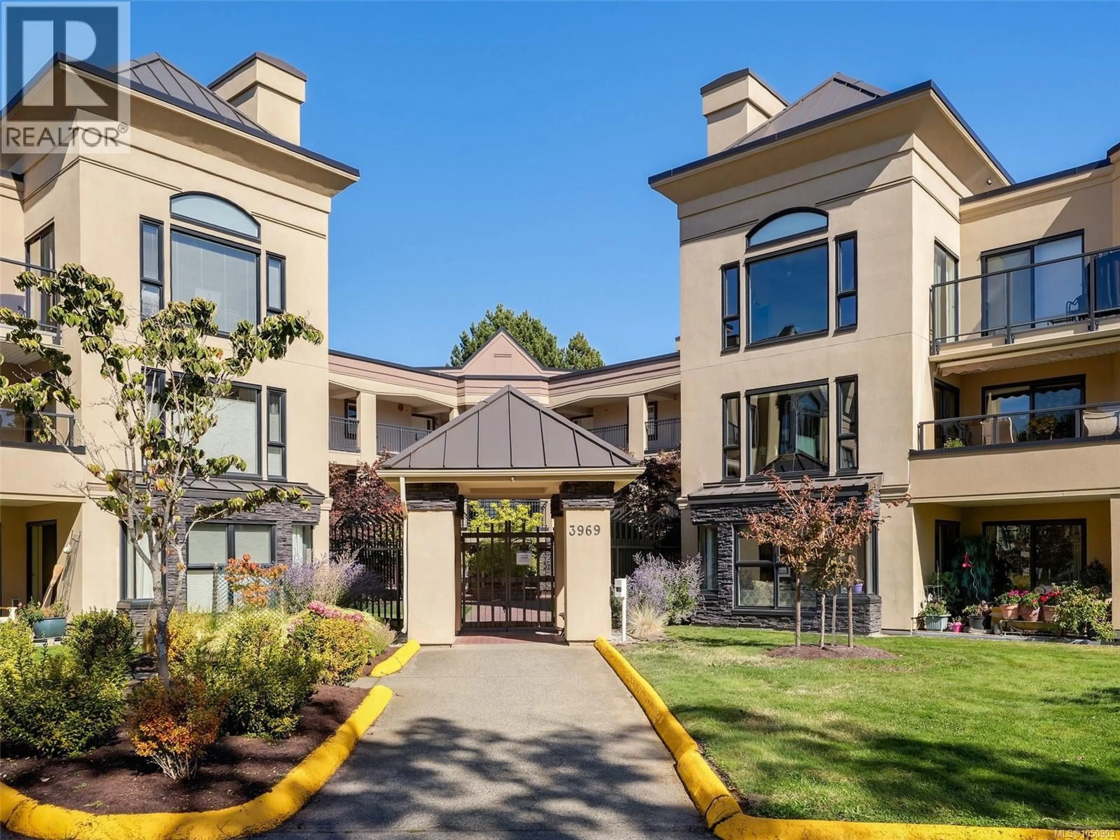 Unknown for 325 - 3969 SHELBOURNE STREET, Saanich British Columbia V8N3E1