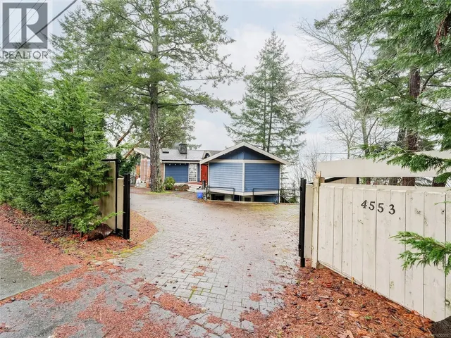 4553 CORDOVA BAY ROAD, Saanich 3