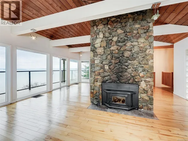 4553 CORDOVA BAY ROAD, Saanich 4