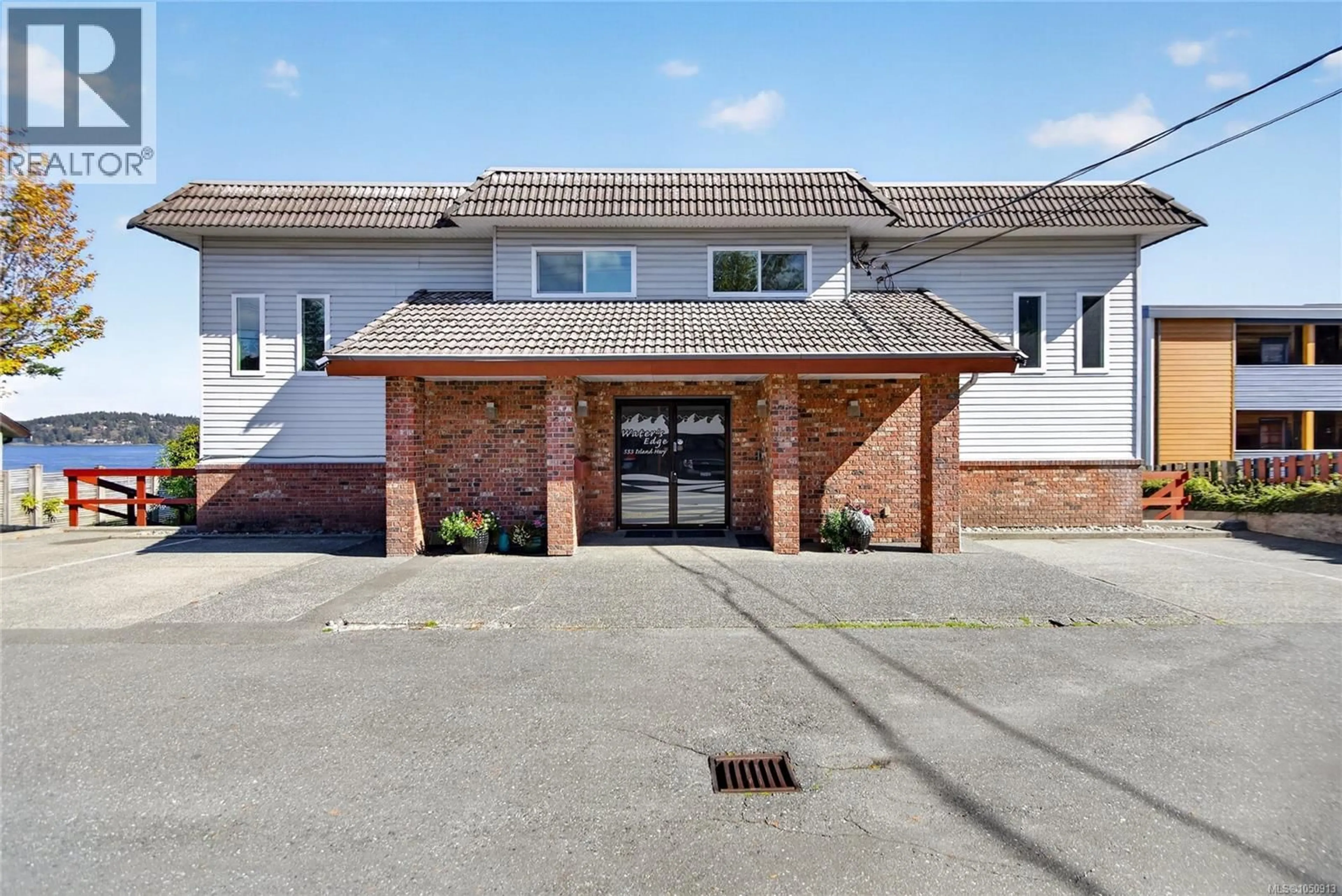 Indoor foyer for 3 - 553 ISLAND HIGHWAY NORTH, Campbell River British Columbia V9W2B9