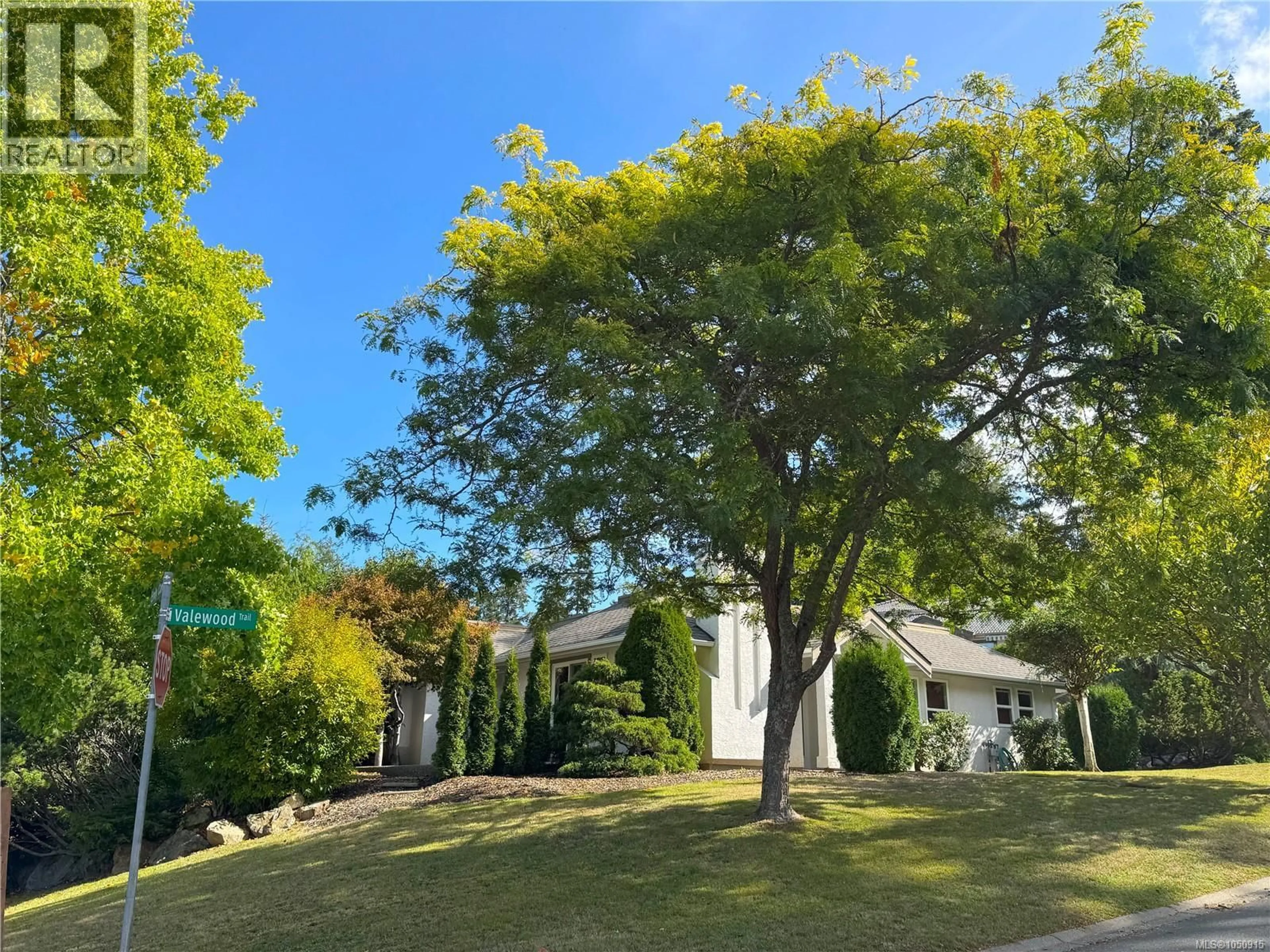 A pic from outside/outdoor area/front of a property/back of a property/a pic from drone, street for 1096 VALEWOOD TRAIL, Saanich British Columbia V8X5E3