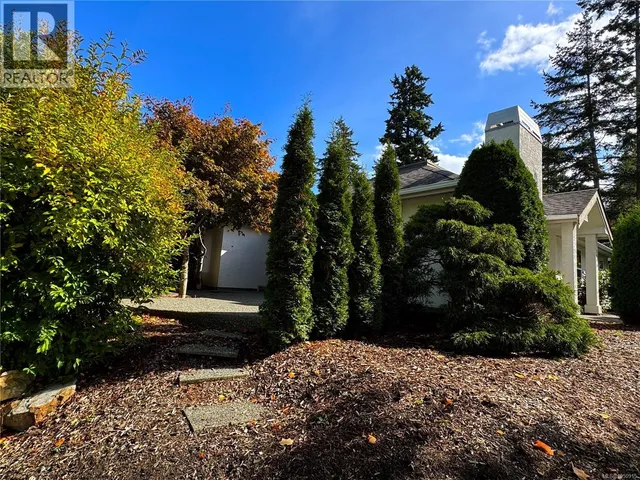 1096 VALEWOOD TRAIL, Saanich 3