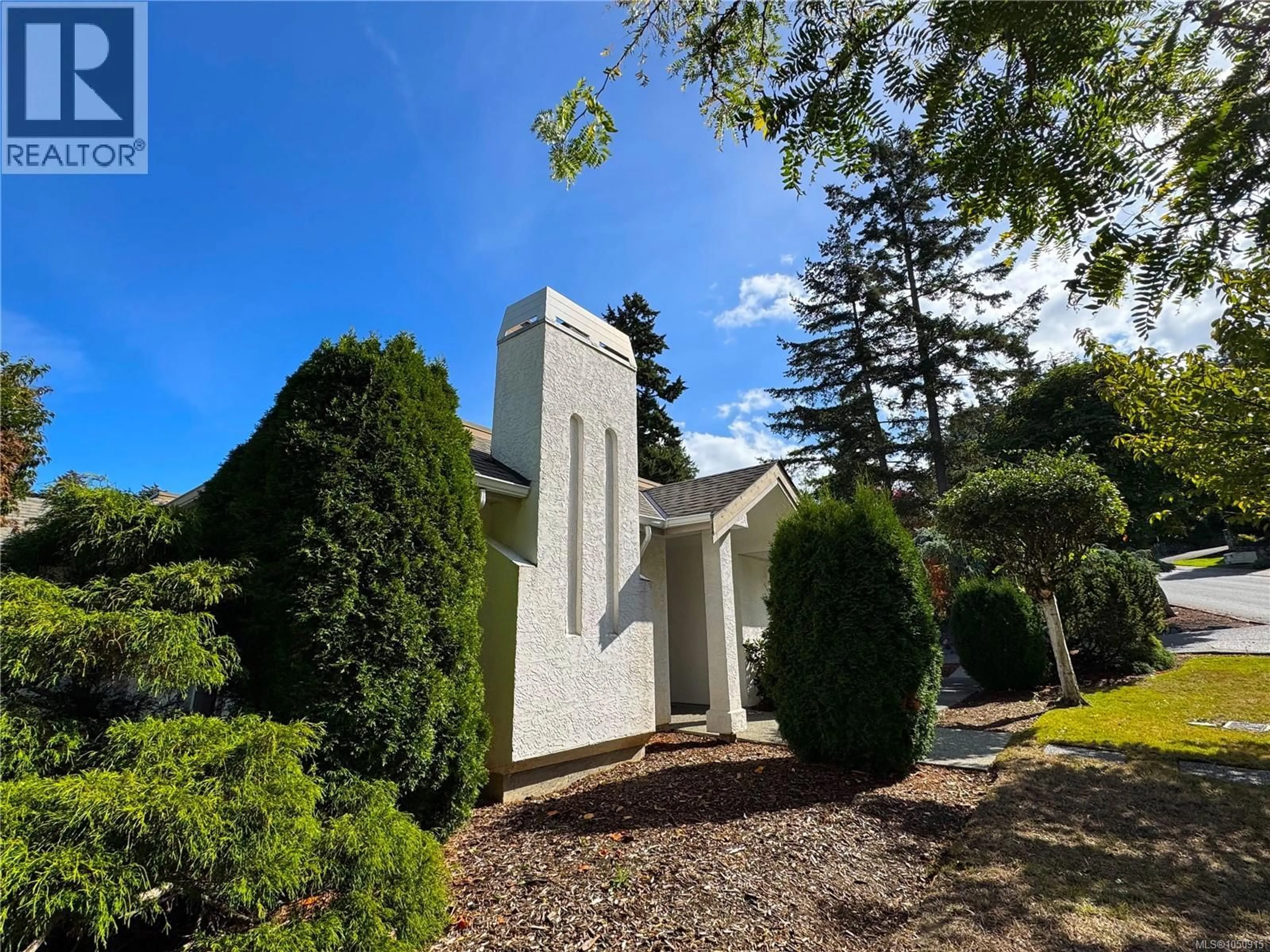 Unknown for 1096 VALEWOOD TRAIL, Saanich British Columbia V8X5E3