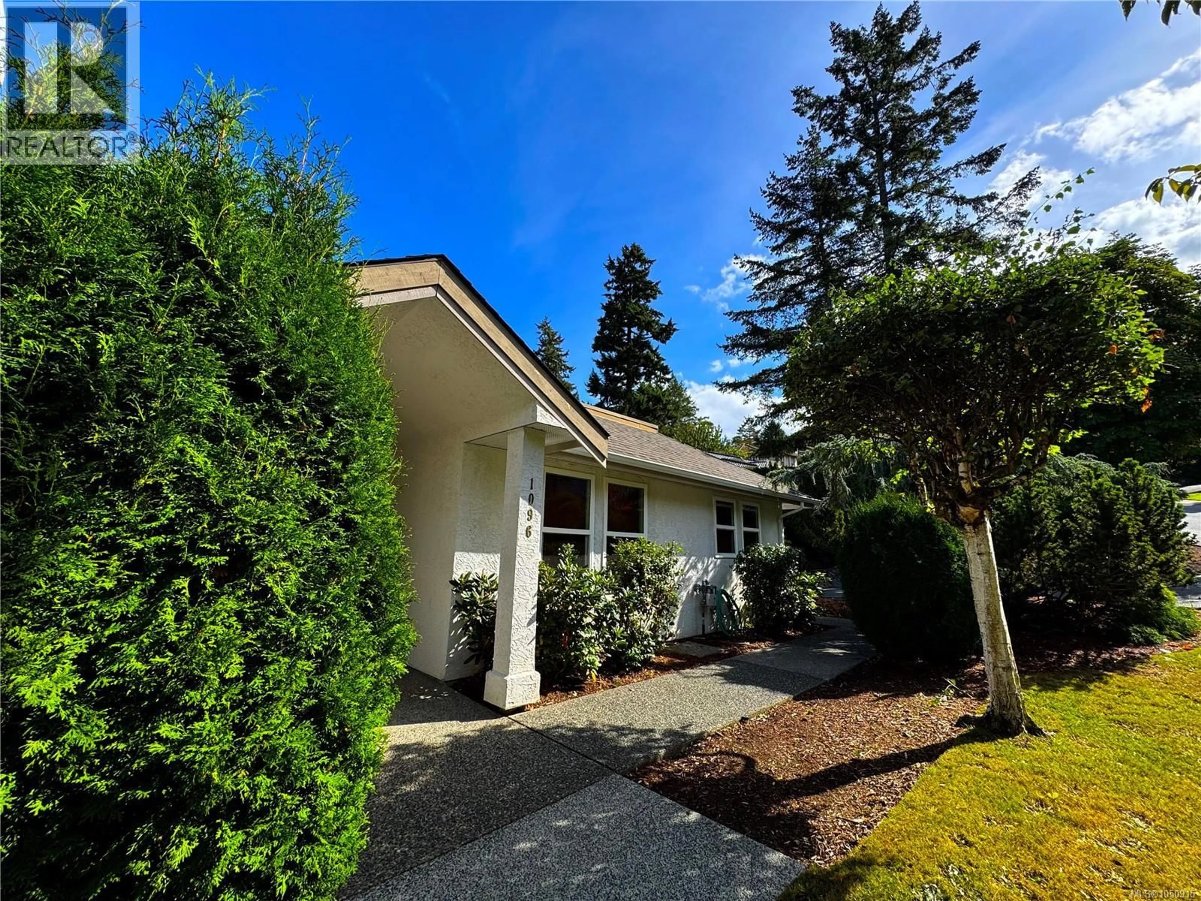 Unknown for 1096 VALEWOOD TRAIL, Saanich British Columbia V8X5E3
