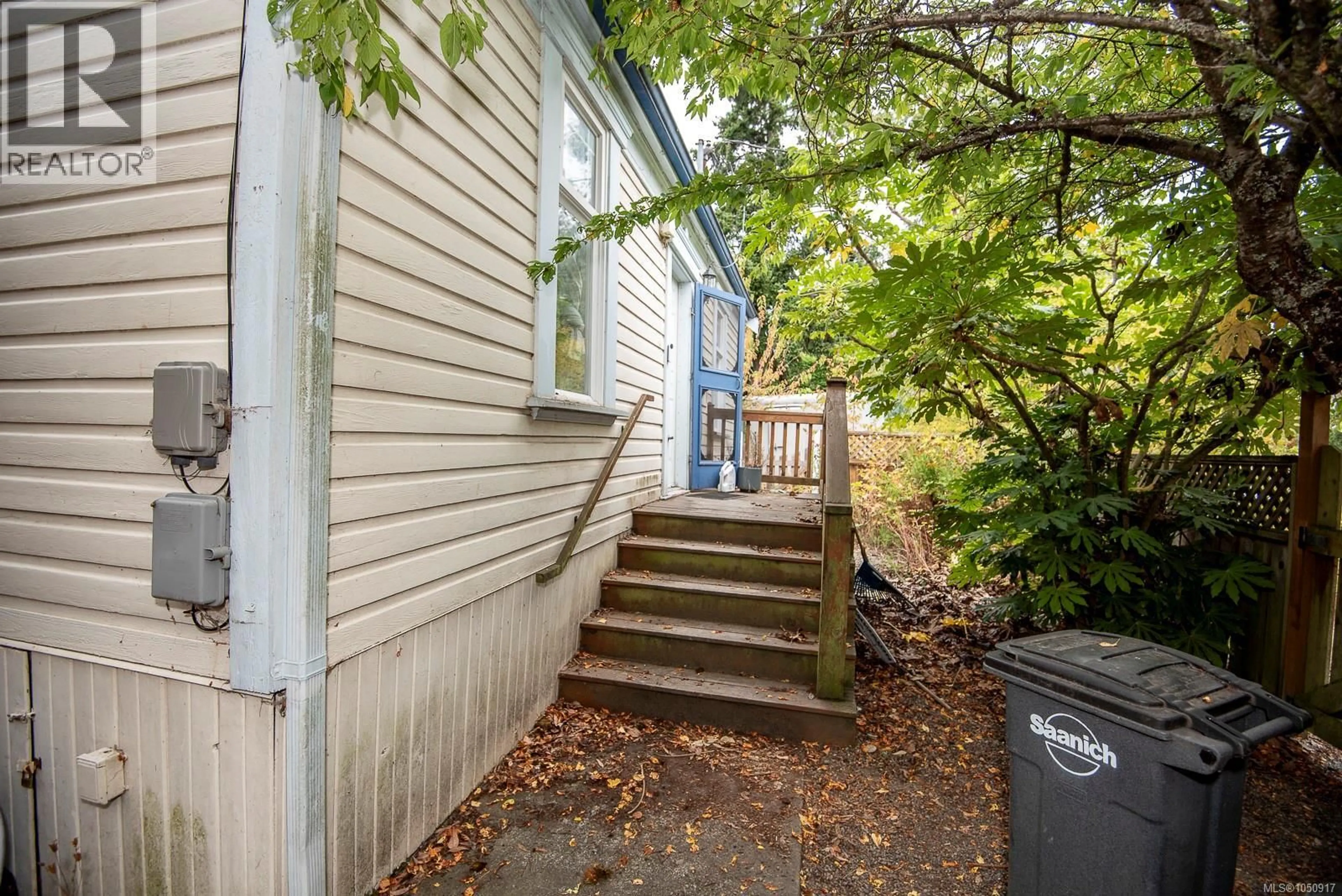 Patio, street for 3814 ROWLAND AVENUE, Saanich British Columbia V8Z1X7