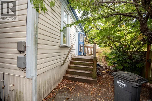 3814 ROWLAND AVENUE, Saanich 2