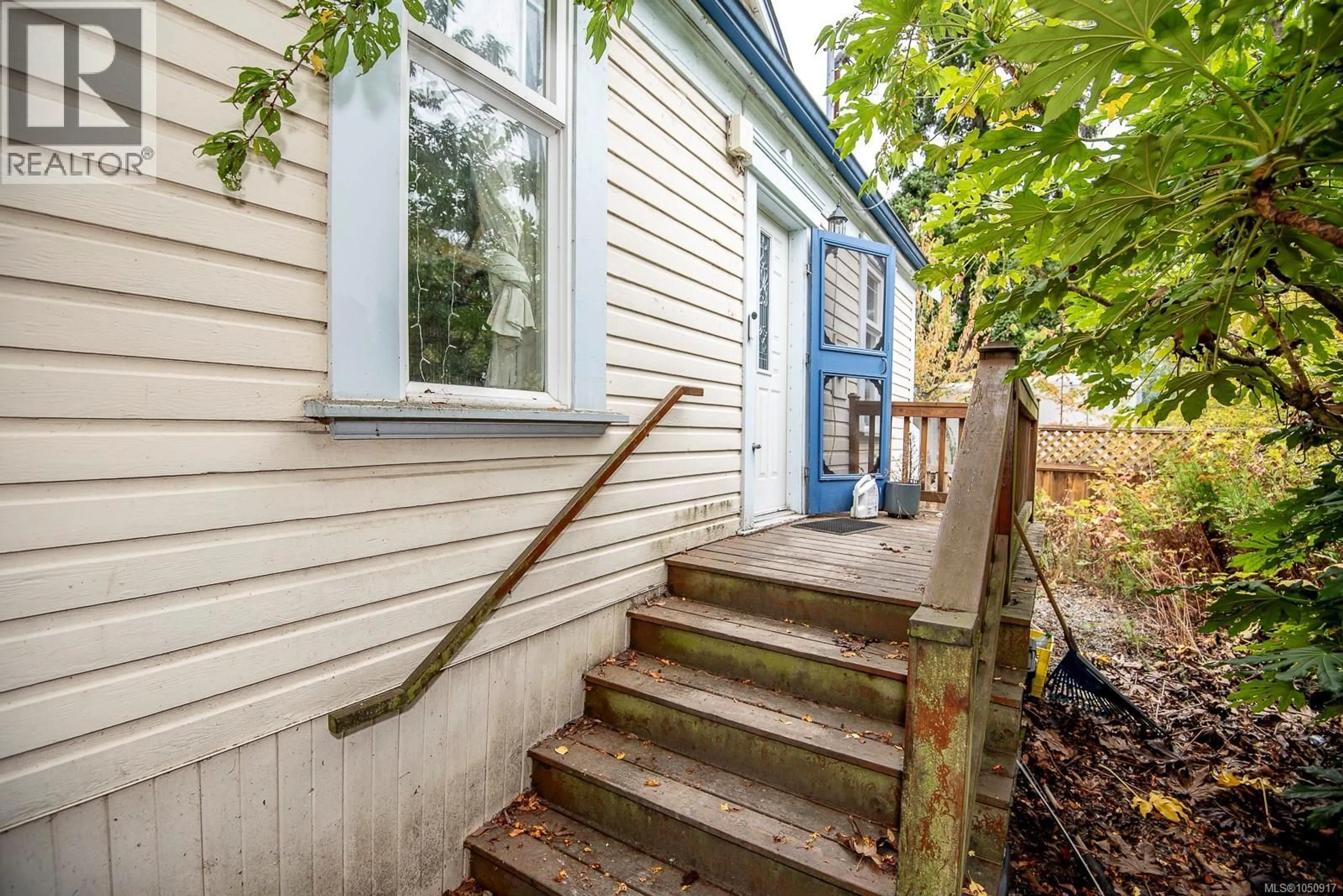 Patio, street for 3814 ROWLAND AVENUE, Saanich British Columbia V8Z1X7