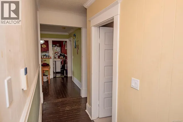 3814 ROWLAND AVENUE, Saanich 5
