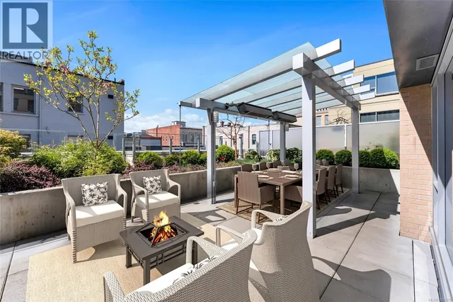 302 - 608 BROUGHTON STREET, Victoria 3