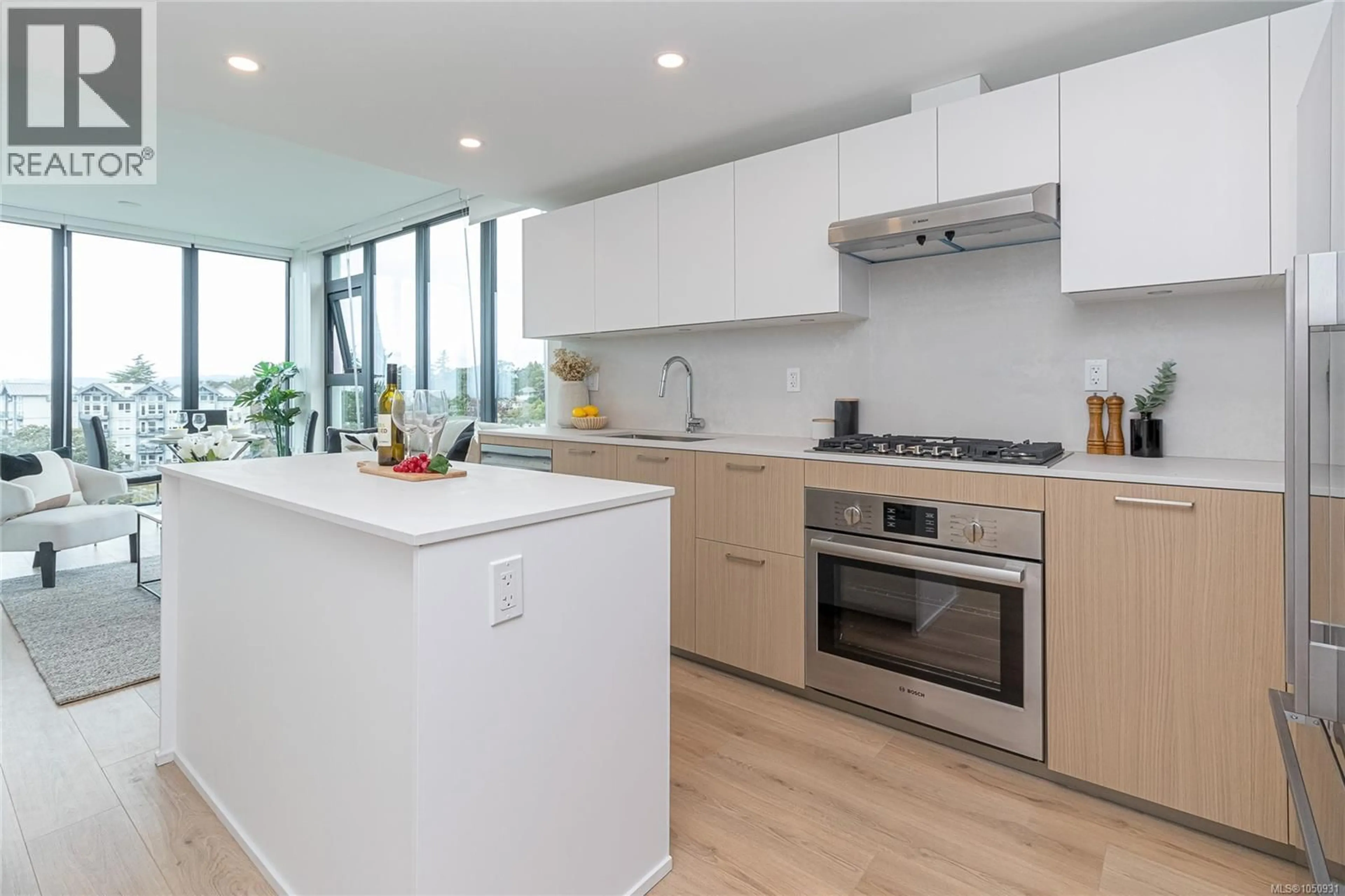 Open concept kitchen, unknown for 807 - 899 ESQUIMALT ROAD, Esquimalt British Columbia V9A3M5