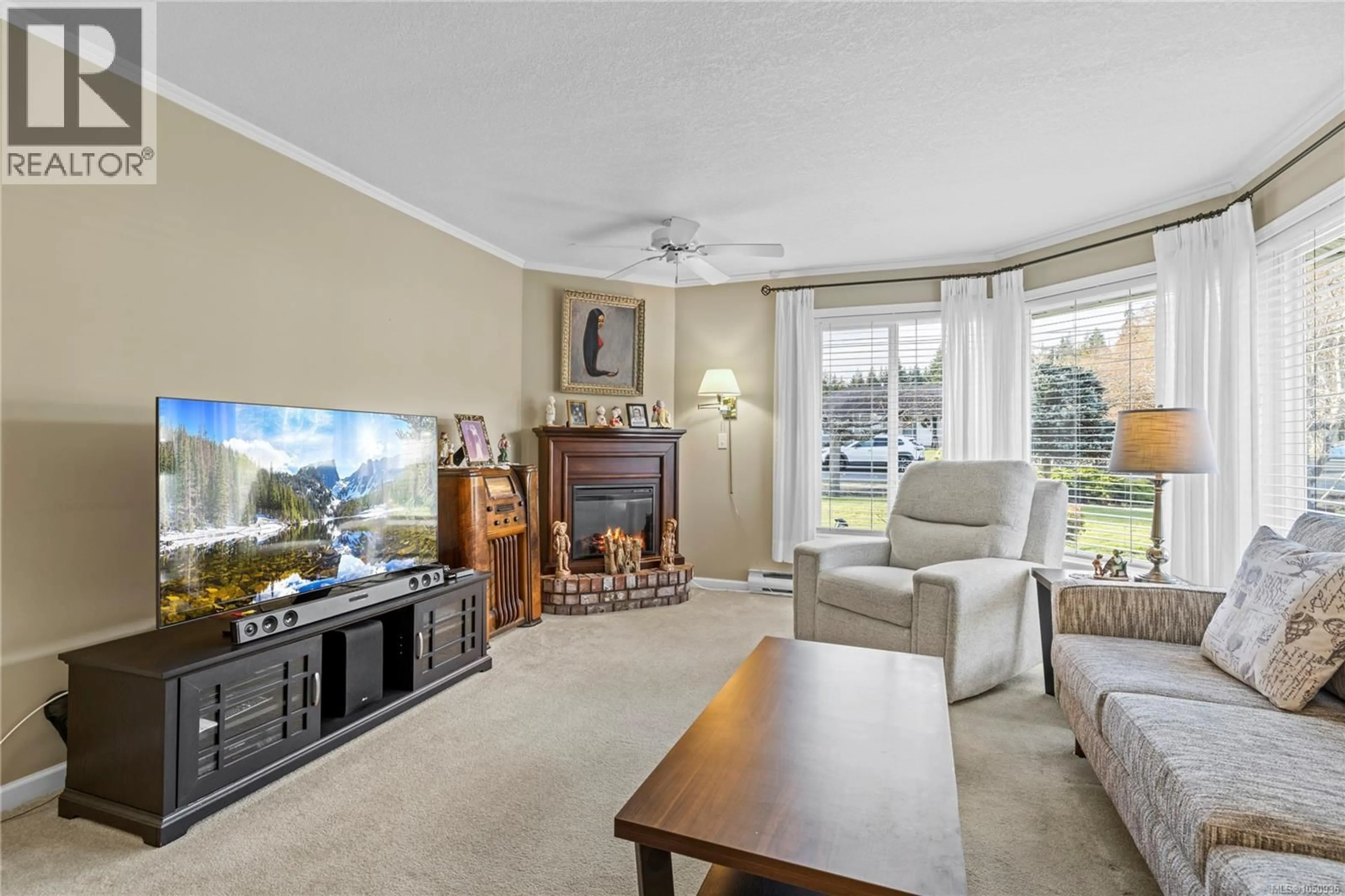 Living room with furniture, unknown for 521 BIRCH AVENUE, Qualicum Beach British Columbia V9K1K4
