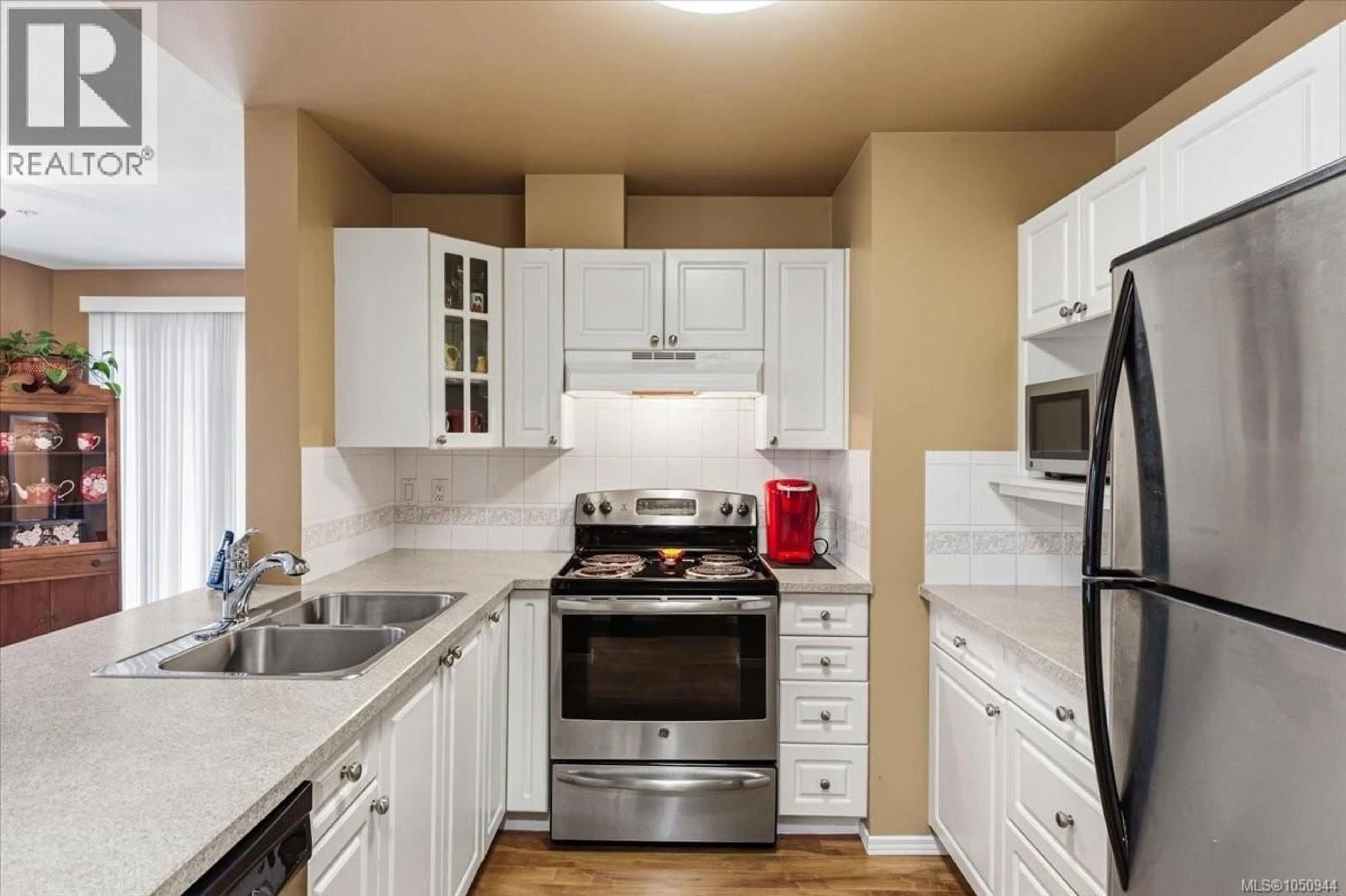 Standard kitchen, unknown for 105 - 24 PRIDEAUX STREET, Nanaimo British Columbia V9R2M4