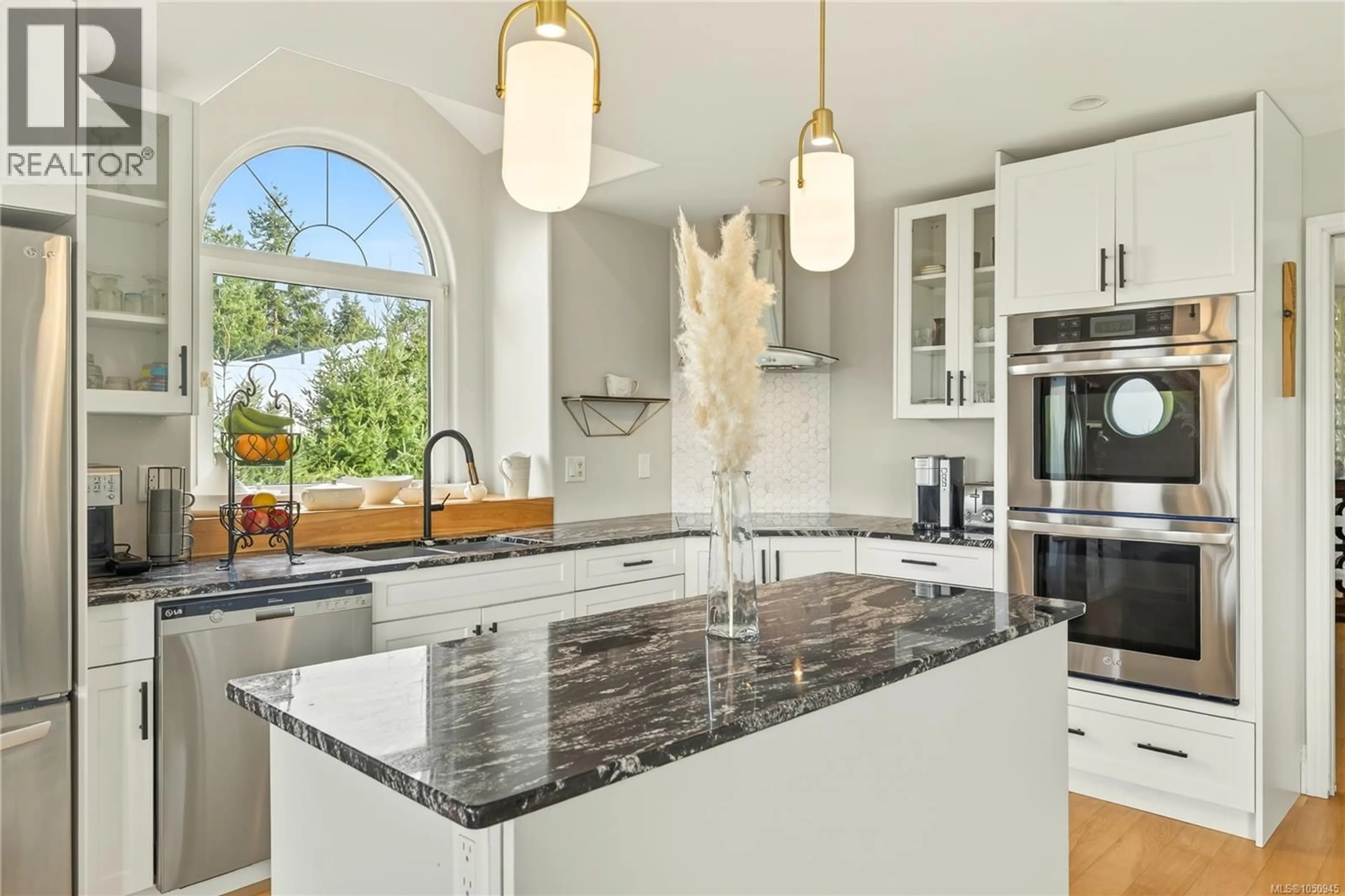 Contemporary kitchen, ceramic/tile floor for 3758 PANORAMA CRESCENT, Chemainus British Columbia V0R1K0