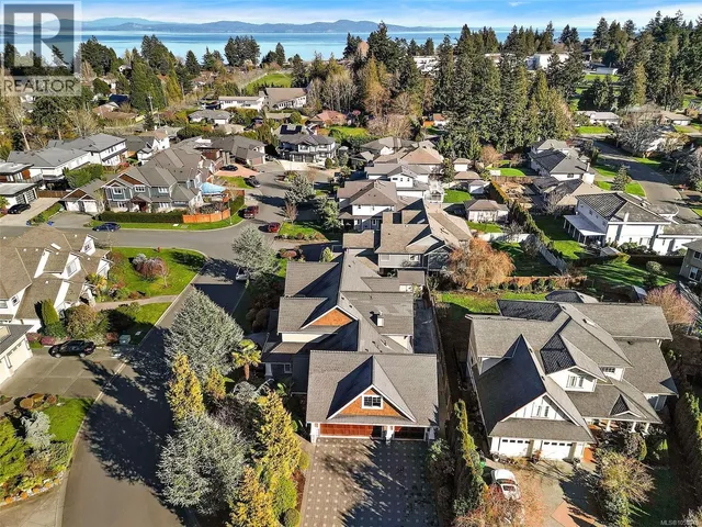 4973 LA QUINTA PLACE, Saanich 2