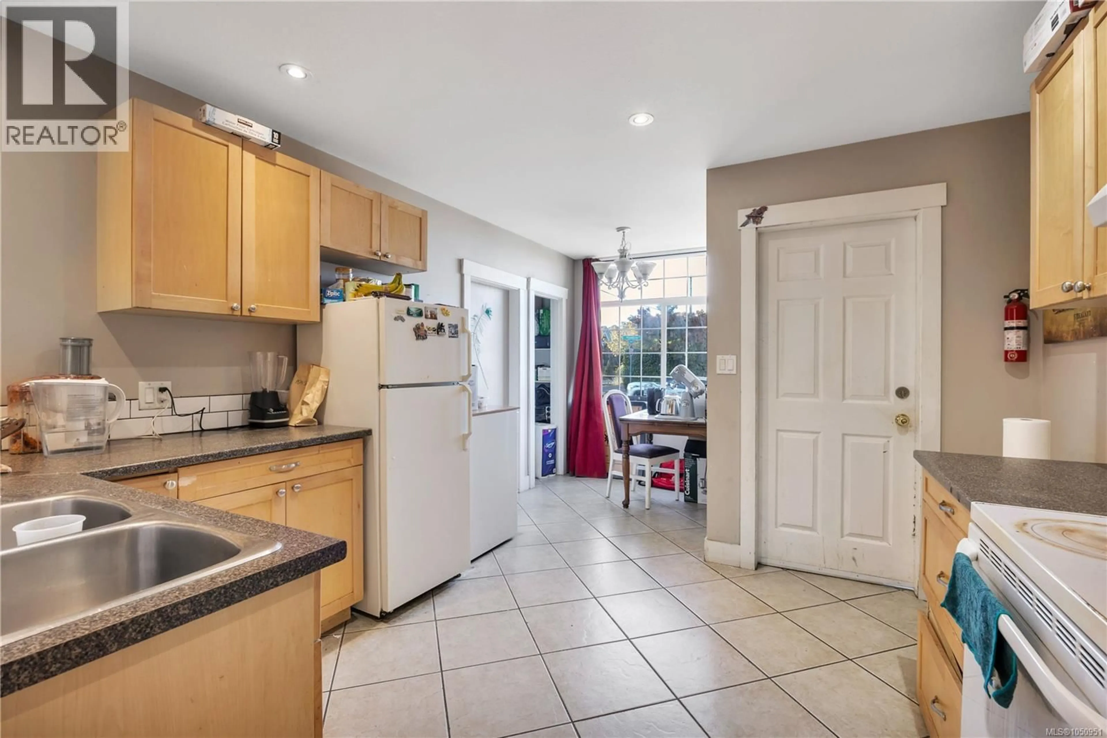 Unknown for 695 FRANKLYN STREET, Nanaimo British Columbia V9R2Y1