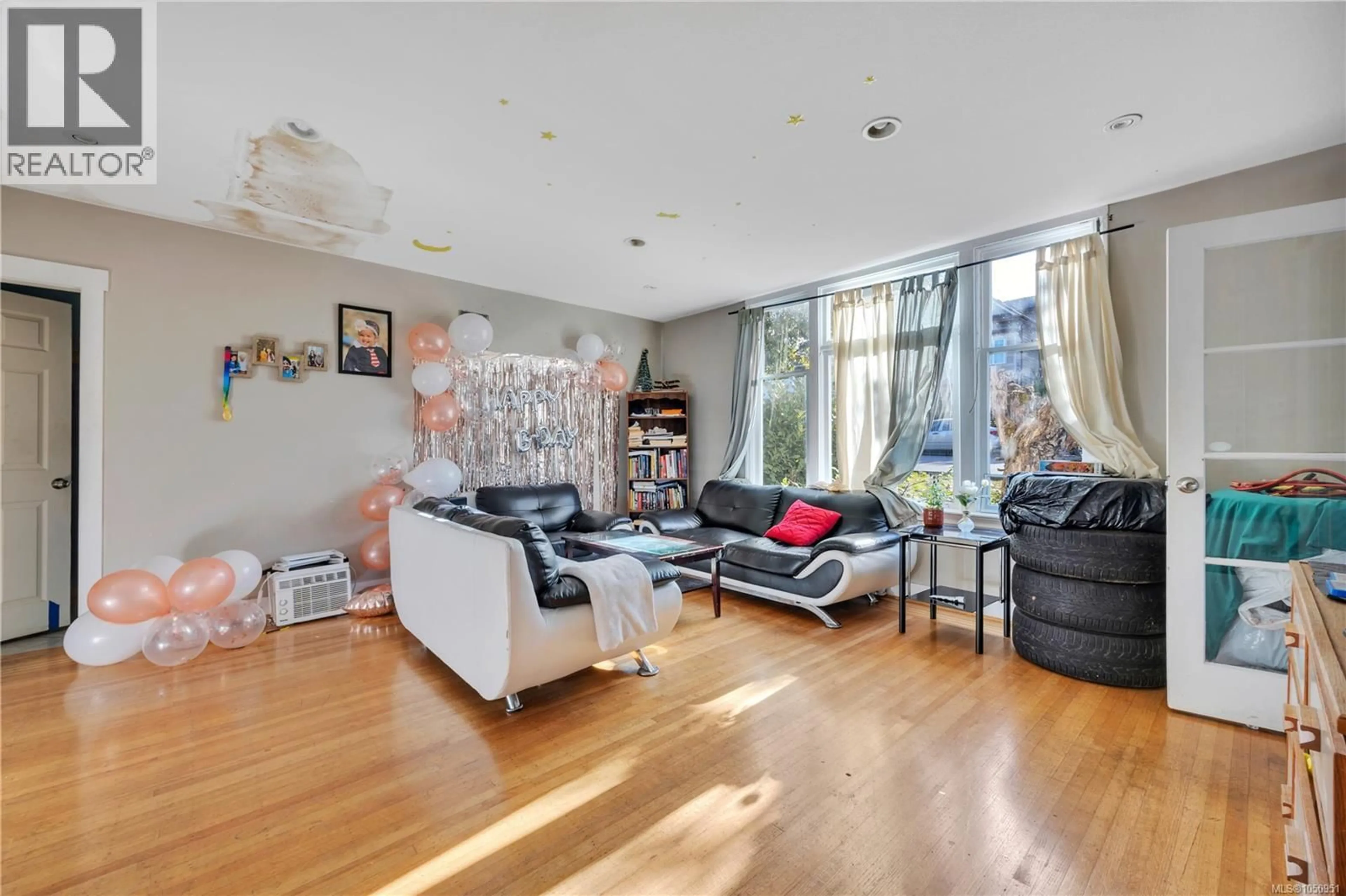 Living room with furniture, unknown for 695 FRANKLYN STREET, Nanaimo British Columbia V9R2Y1