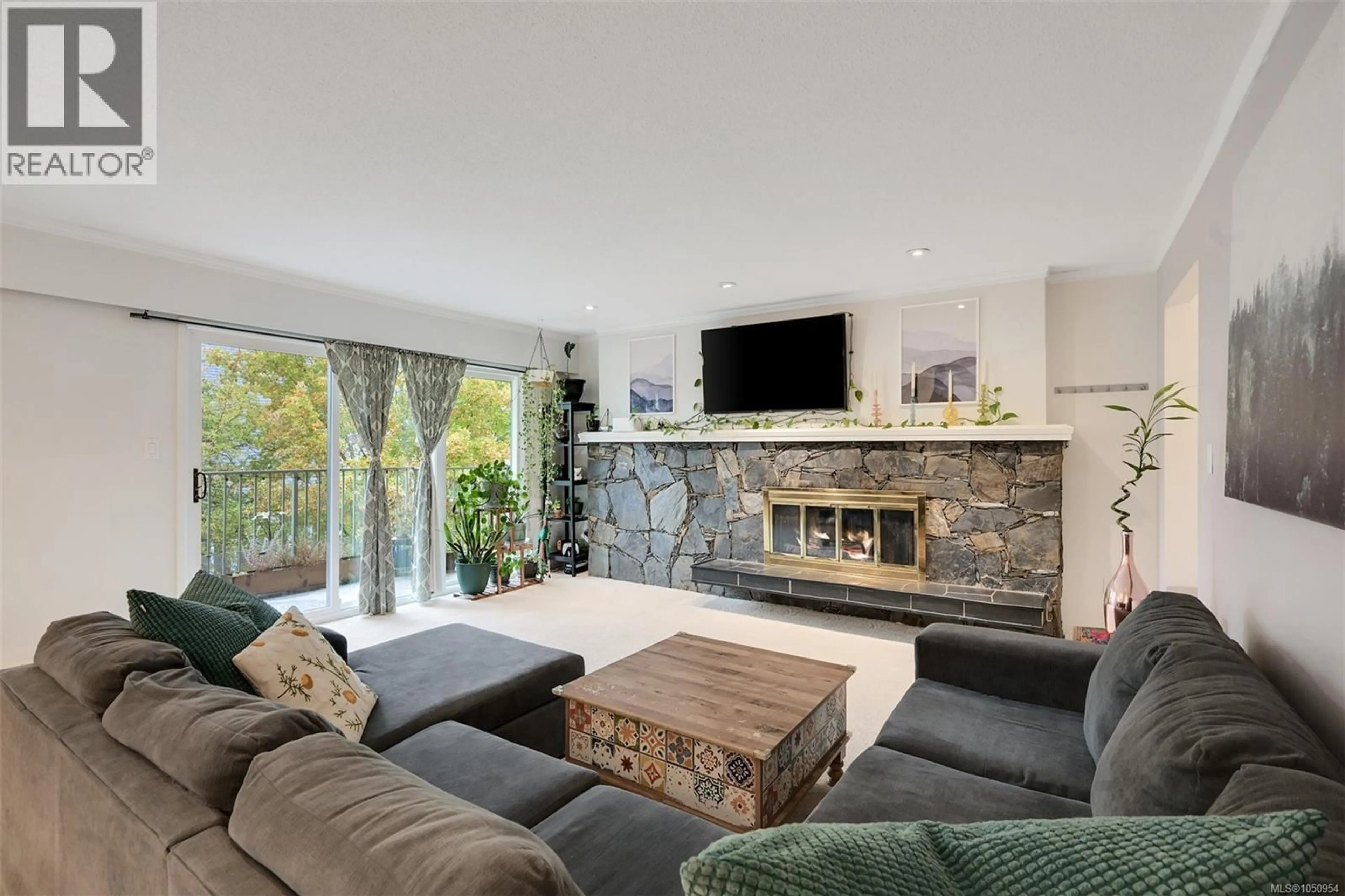 Living room with furniture, unknown for 303 - 1625 BELMONT AVENUE, Victoria British Columbia V8R3Y8