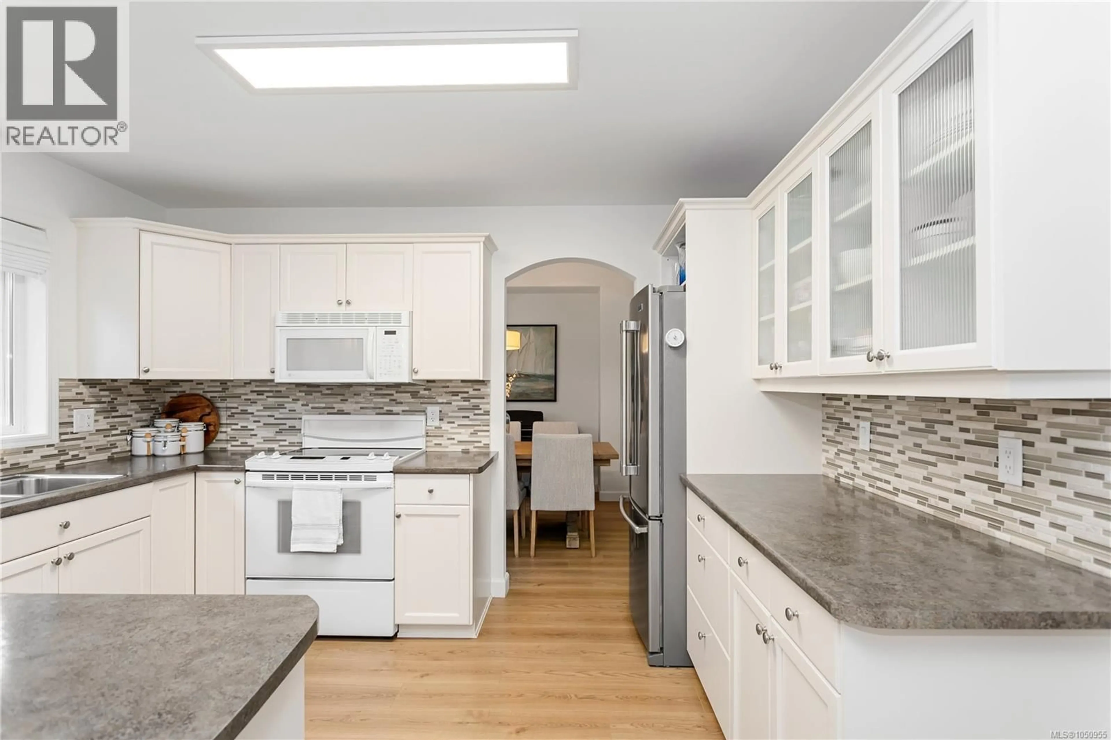 Open concept kitchen, ceramic/tile floor for 6141 GLACIER WAY, Nanaimo British Columbia V9T6C8