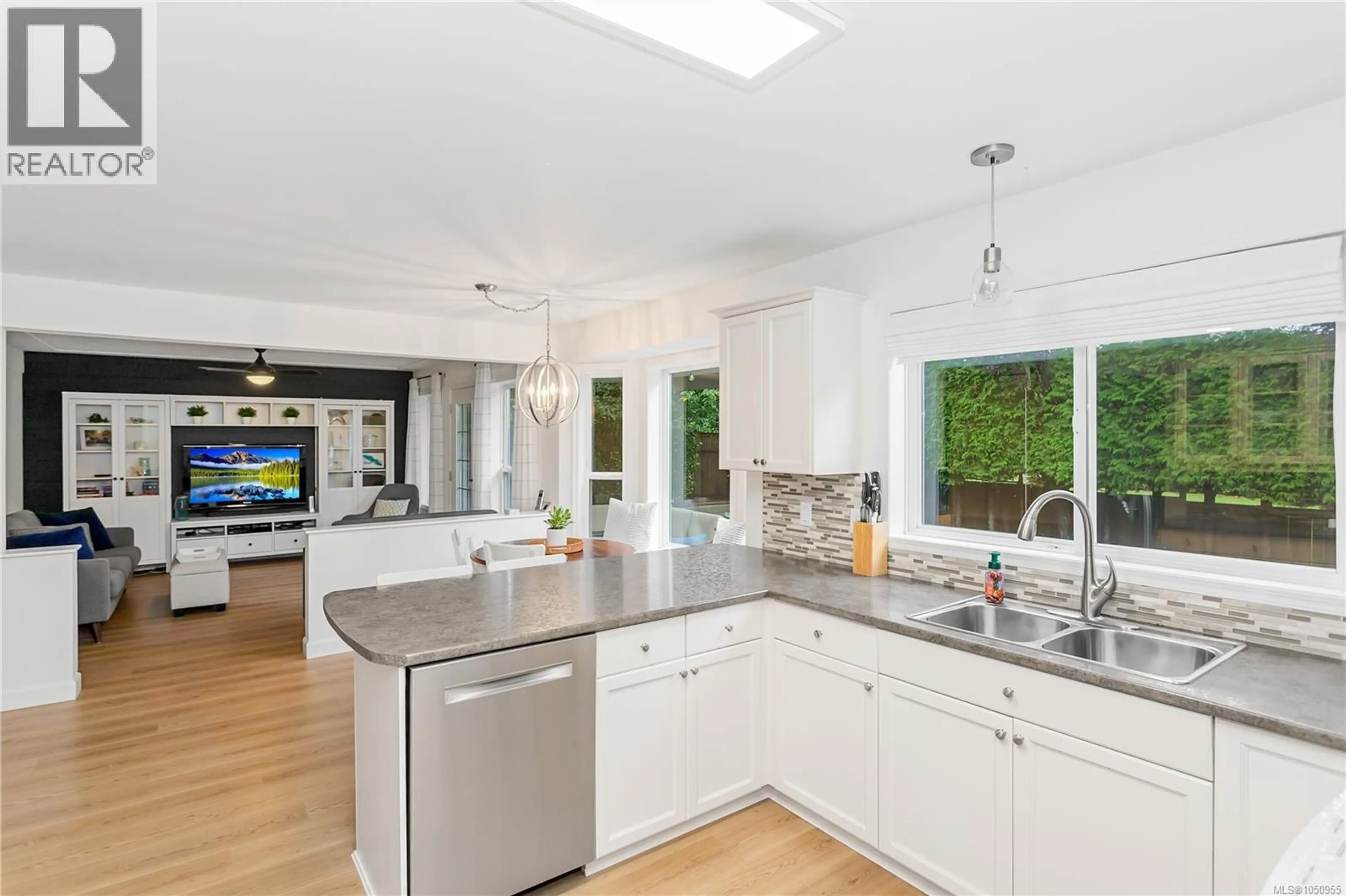Open concept kitchen, ceramic/tile floor for 6141 GLACIER WAY, Nanaimo British Columbia V9T6C8