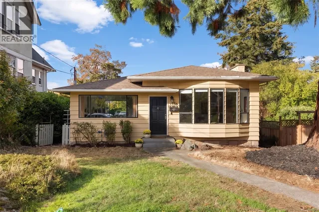 1556 GLADSTONE AVENUE, Victoria 1