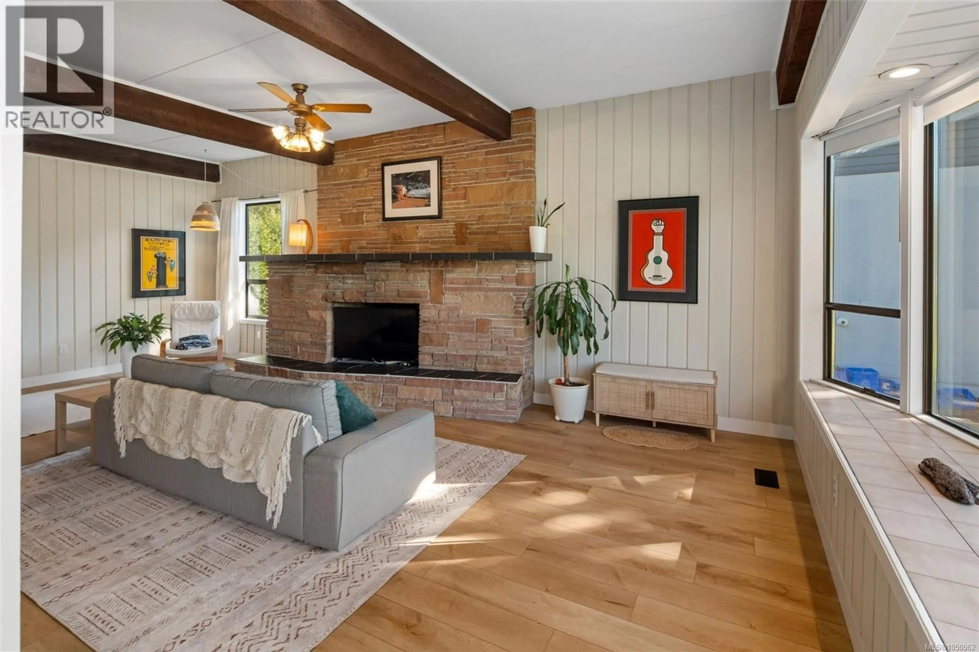 Living room with furniture, unknown for 1556 GLADSTONE AVENUE, Victoria British Columbia V8R1S5