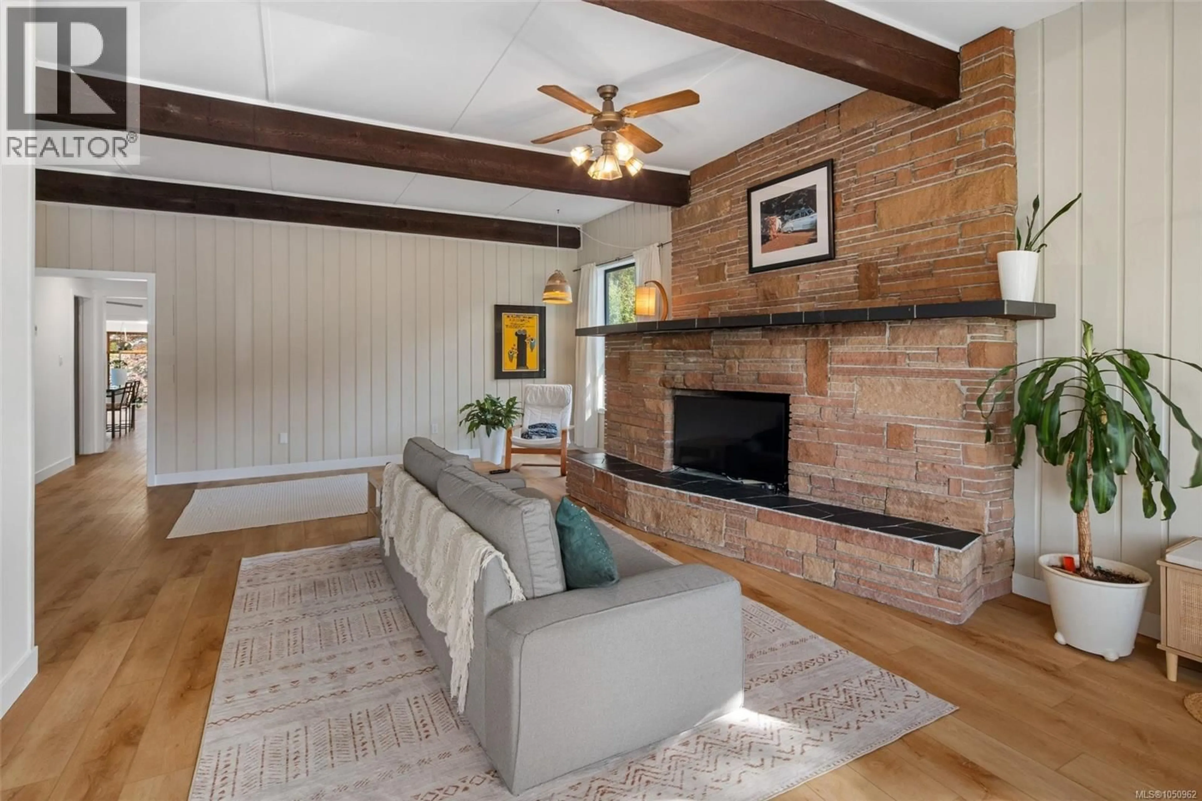 Living room with furniture, unknown for 1556 GLADSTONE AVENUE, Victoria British Columbia V8R1S5