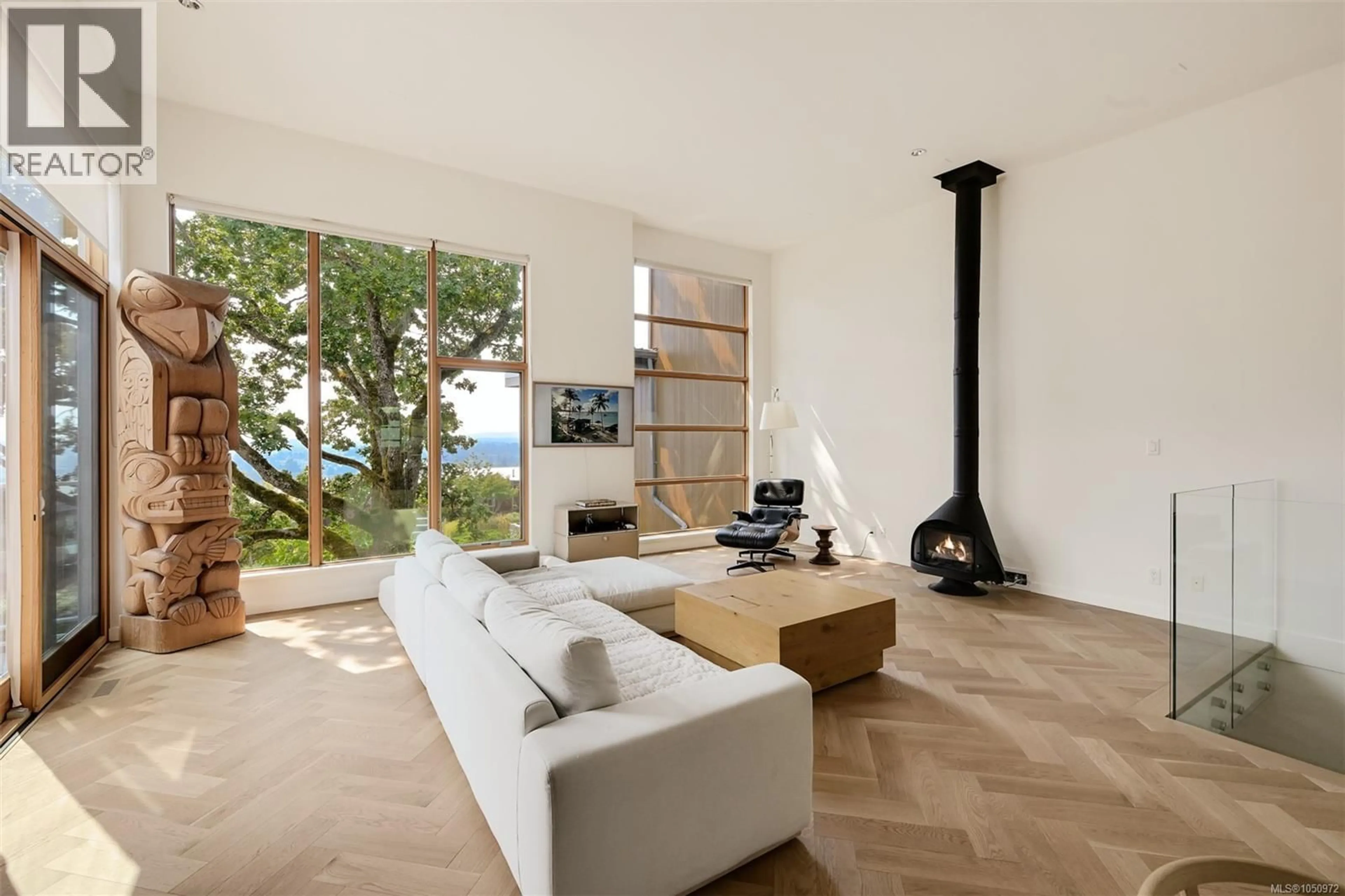 Living room with furniture, unknown for 802 RAINBOW RIDGE LANE, Saanich British Columbia V8X0A6