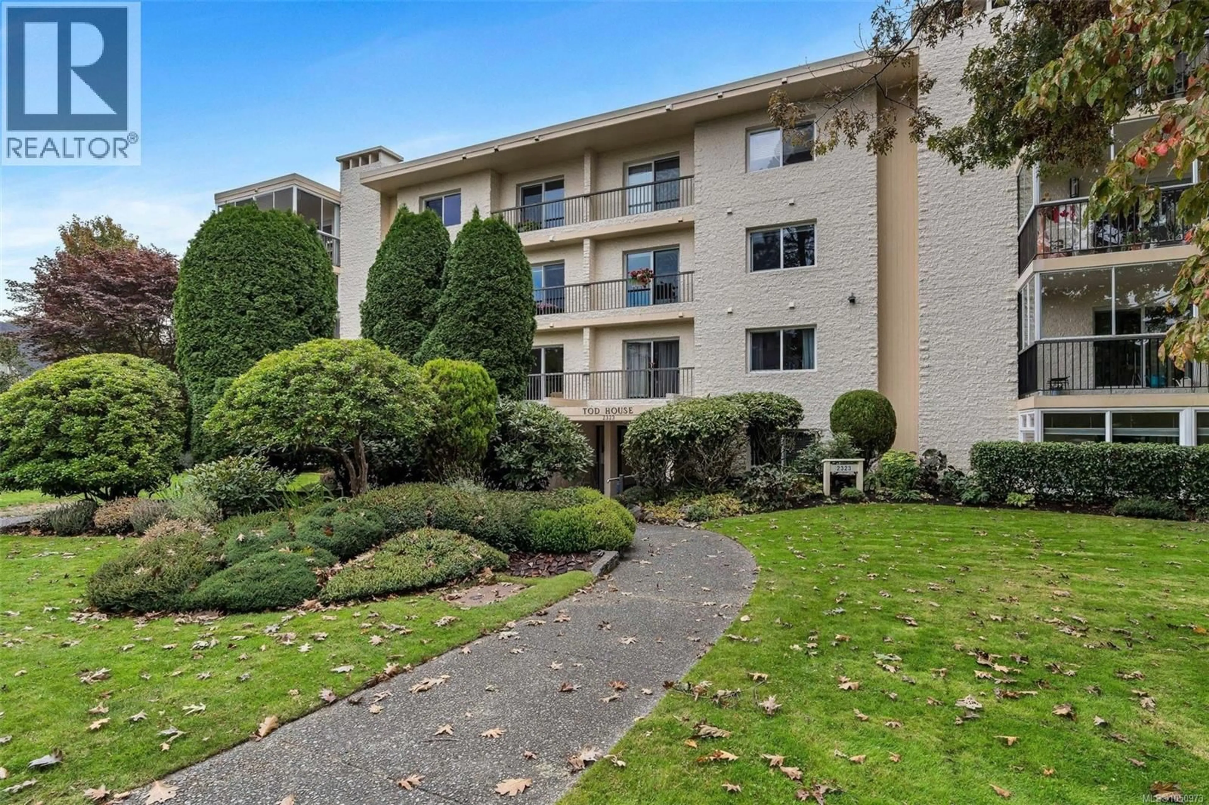 Patio, unknown for 302 - 2323 HAMIOTA STREET, Oak Bay British Columbia V8R2N1