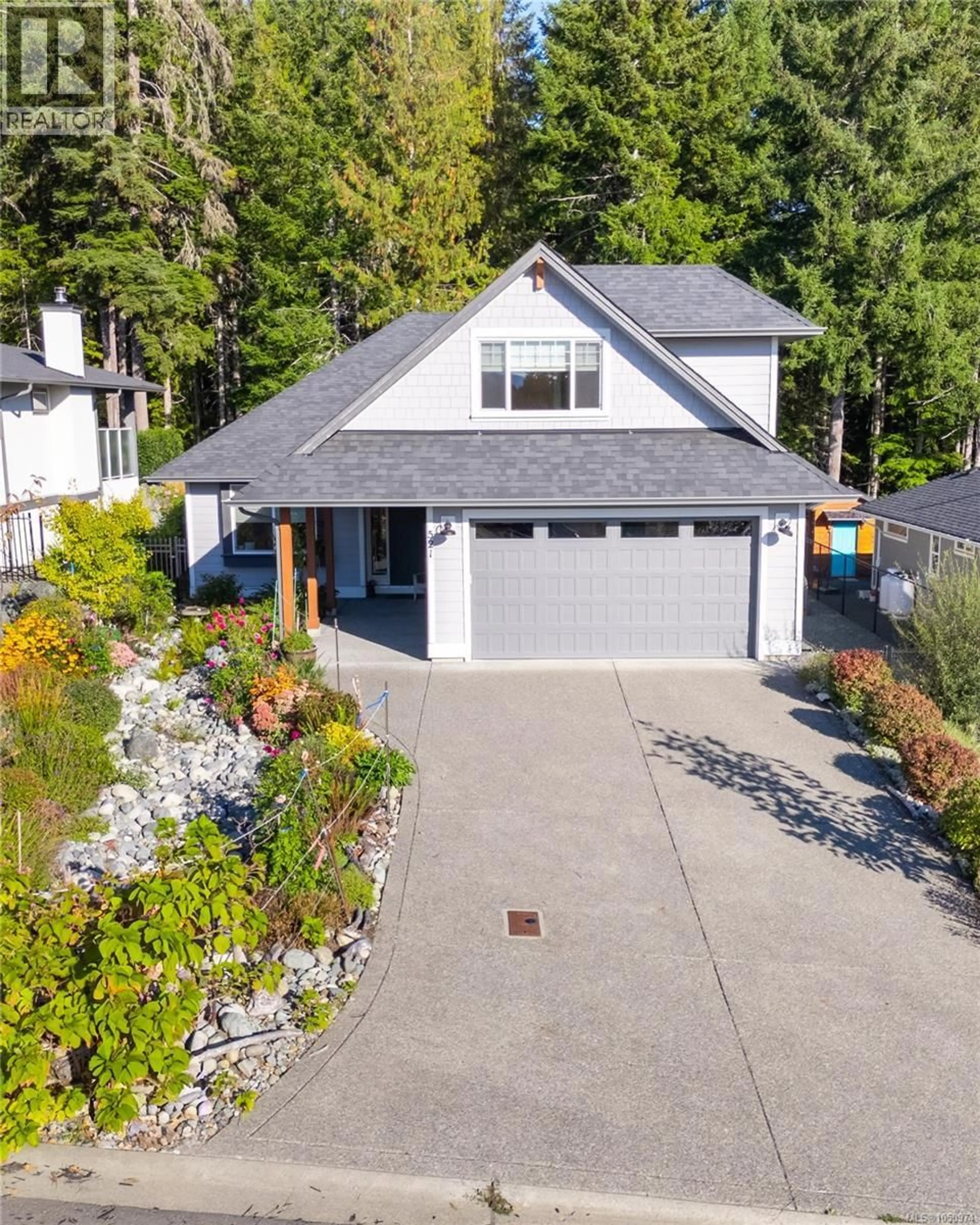 A pic from outside/outdoor area/front of a property/back of a property/a pic from drone, street for 521 MOUNTAIN VIEW DRIVE, Lake Cowichan British Columbia V0R2G1