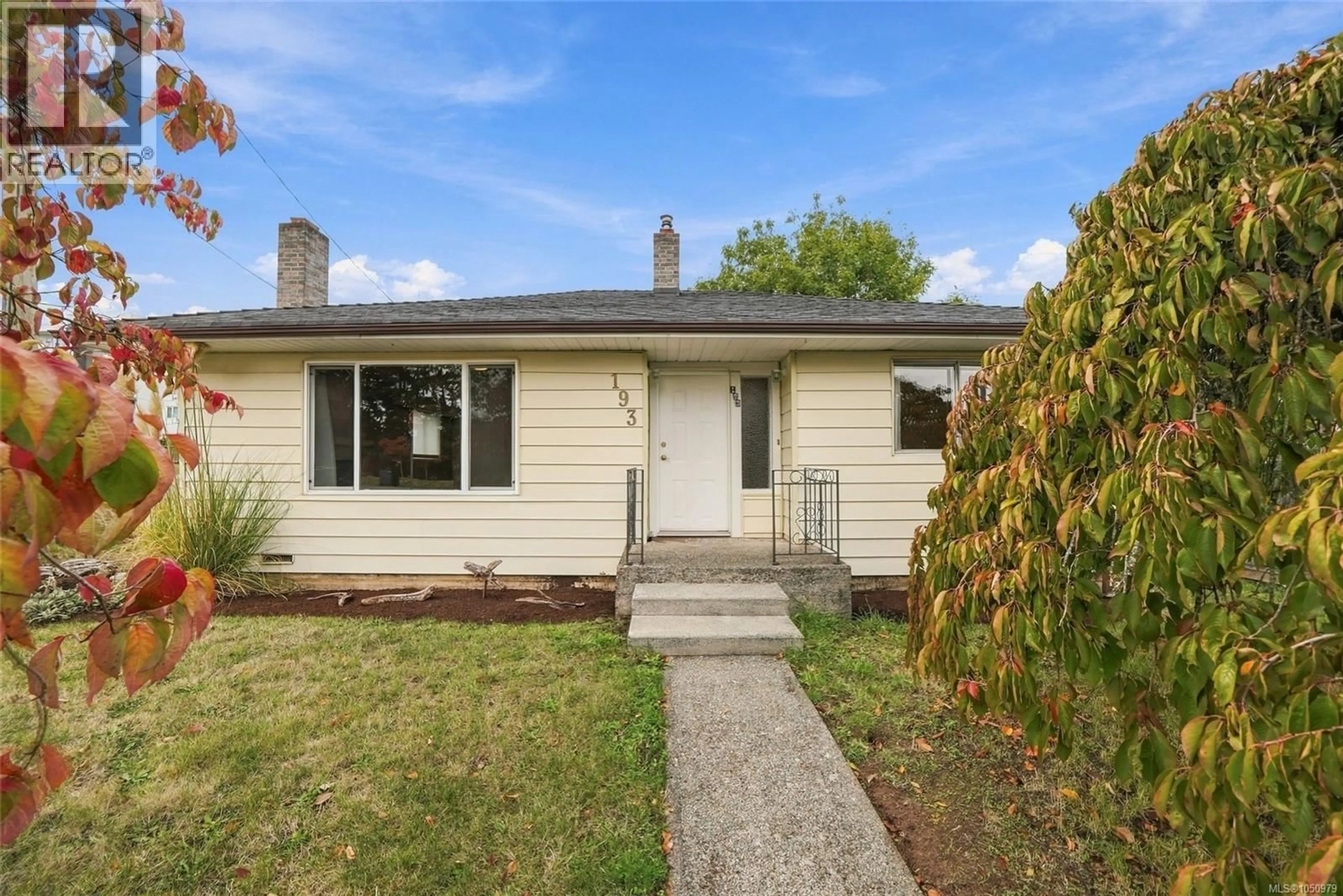 Home with vinyl exterior material, street for 193 CORFIELD STREET, Parksville British Columbia V9P0A8