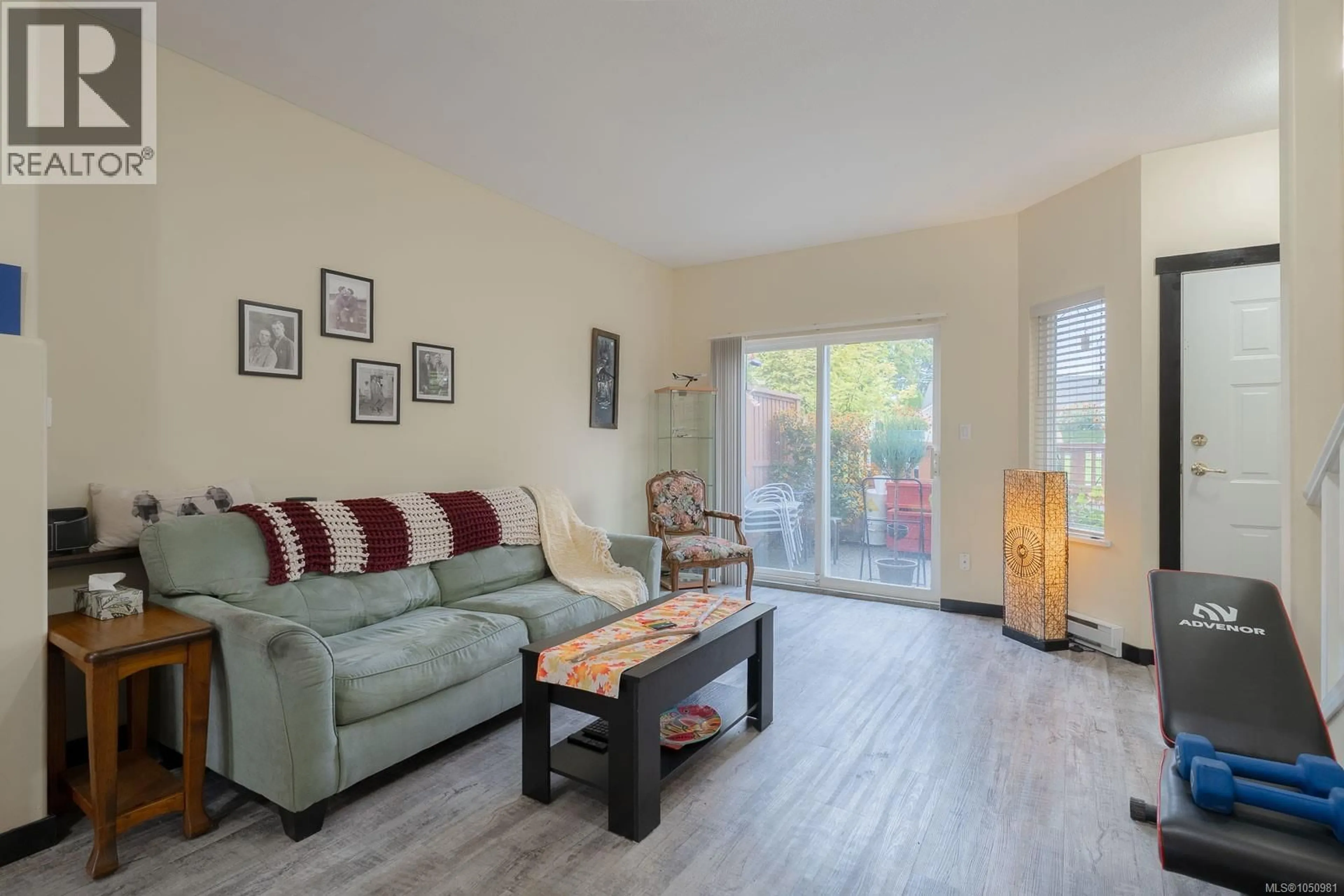 Living room with furniture, wood/laminate floor for 5453 WOODLAND CRESCENT WEST, Port Alberni British Columbia V9Y8H1