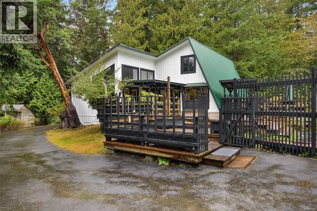 505 BAYVIEW DRIVE, Mayne Island