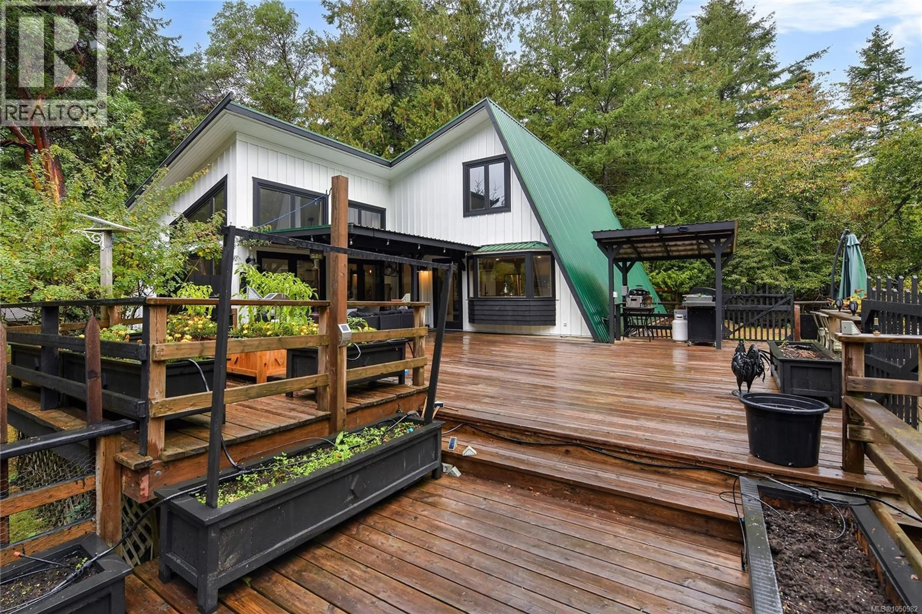 Patio, unknown for 505 BAYVIEW DRIVE, Mayne Island British Columbia V0N2J1