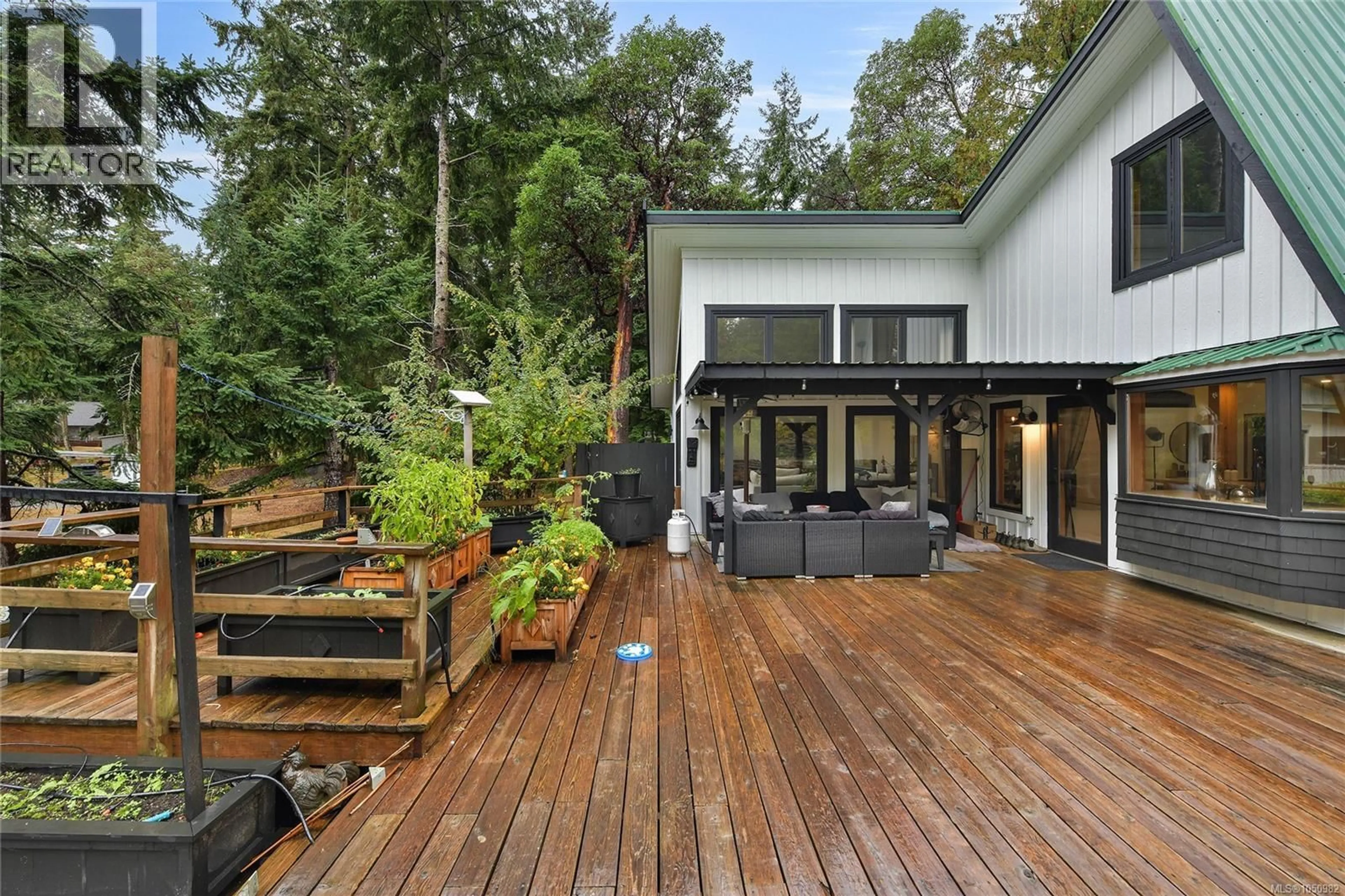 Patio, forest/trees view for 505 BAYVIEW DRIVE, Mayne Island British Columbia V0N2J1